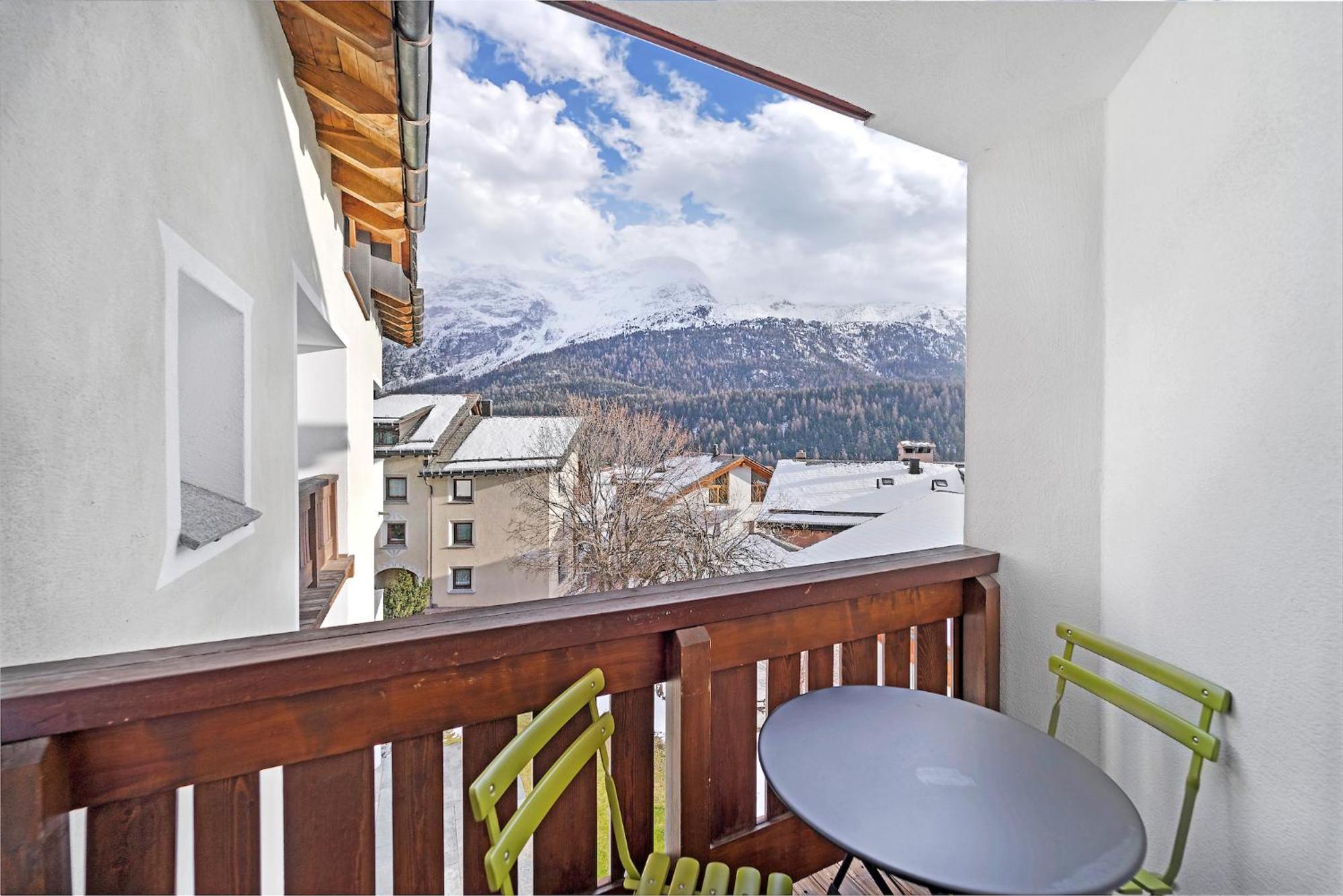 Apartment with Lake View photo 2