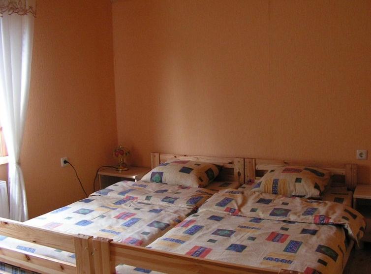 Five-Bedroom House - Photo 4