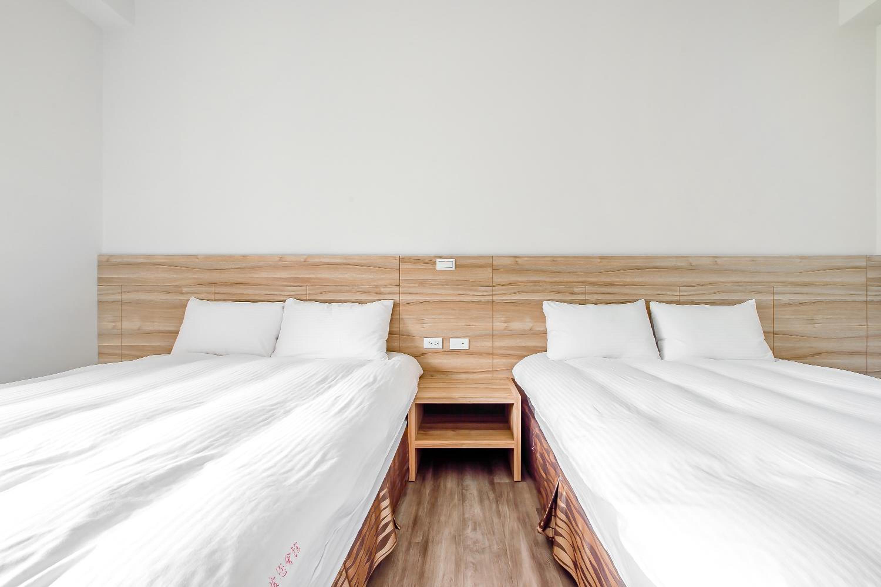 Quadruple Room with Lake View - Photo 10