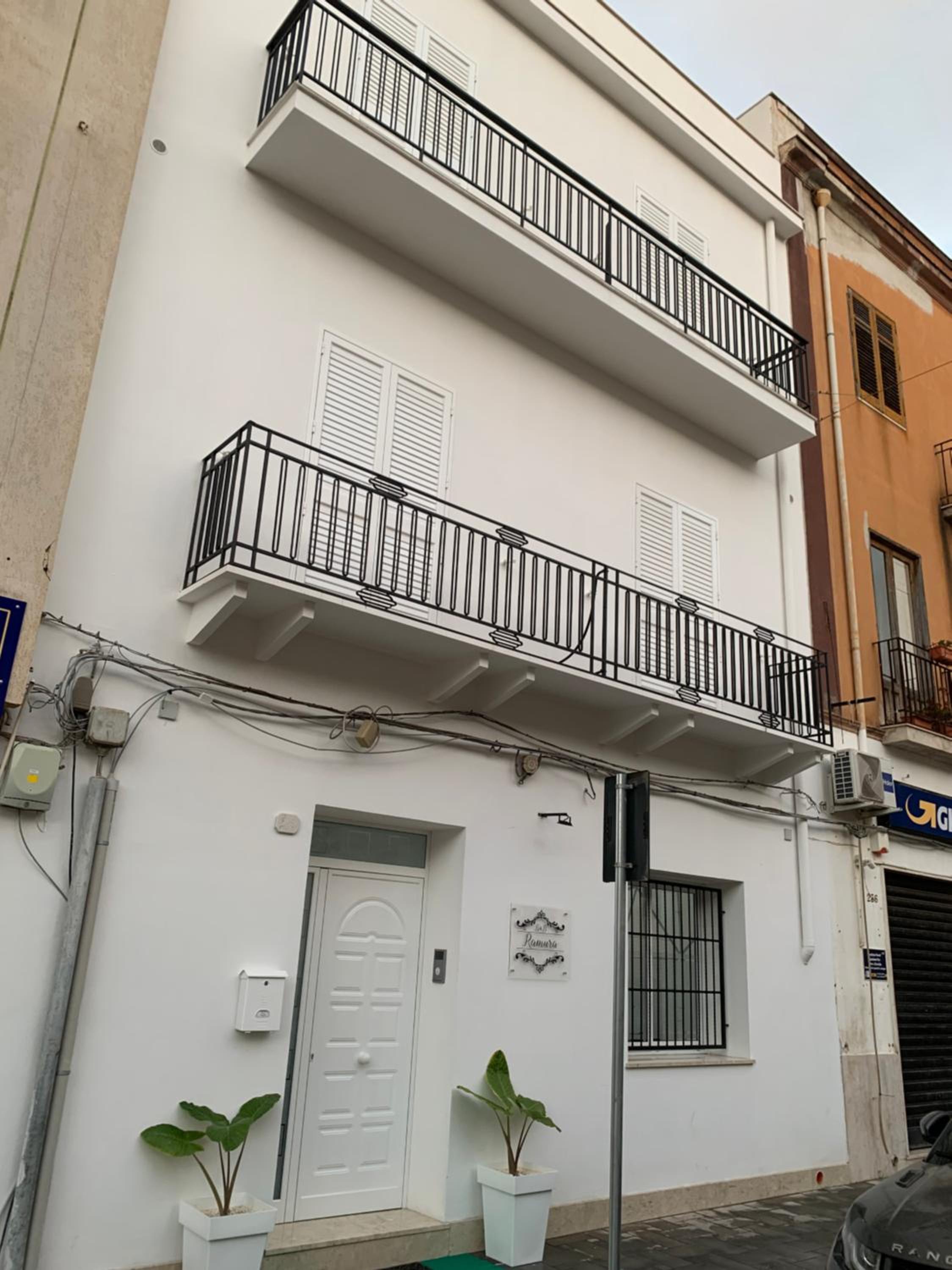 Double Room with Balcony - Photo 7