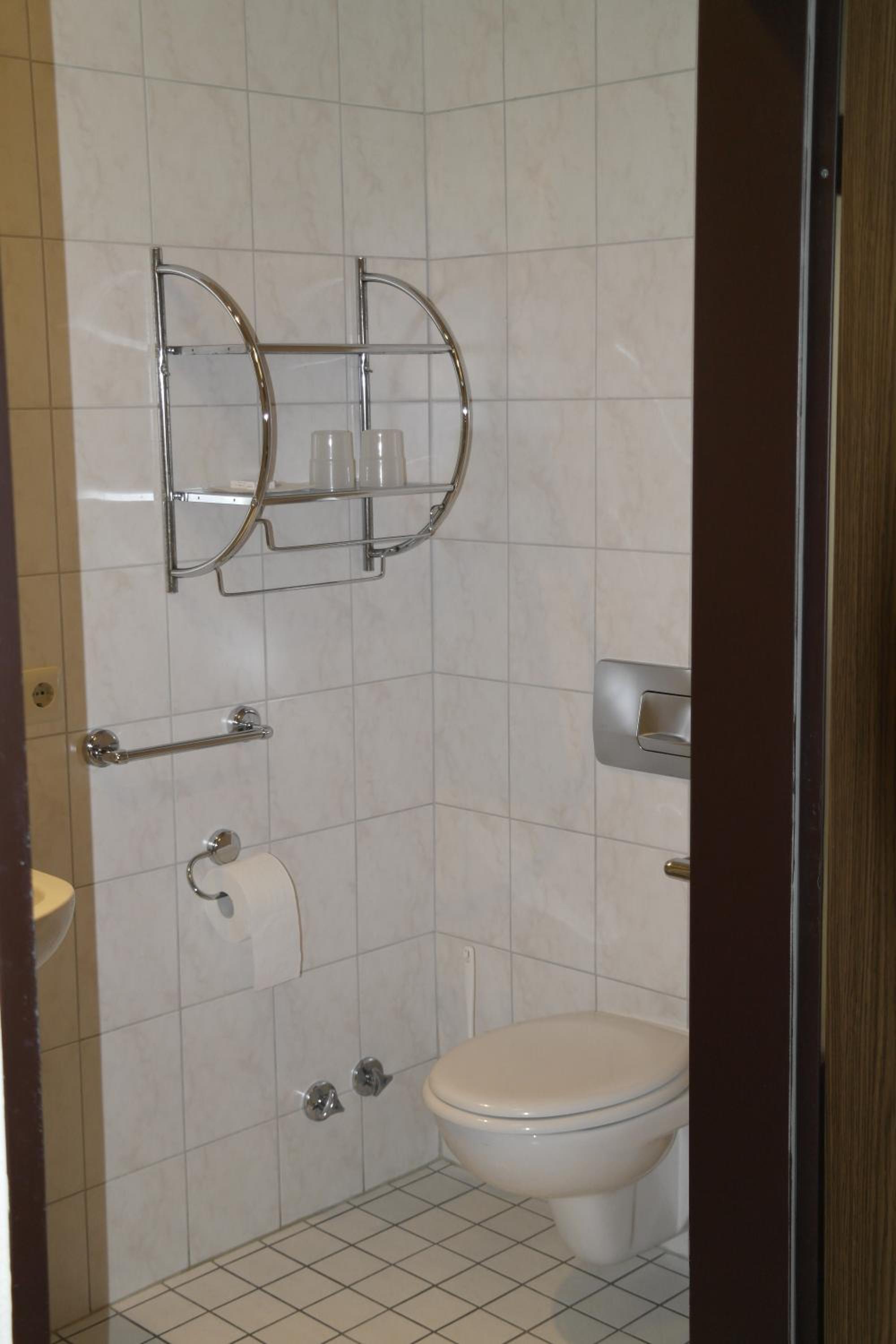 Economy Double or Twin Room photo 3