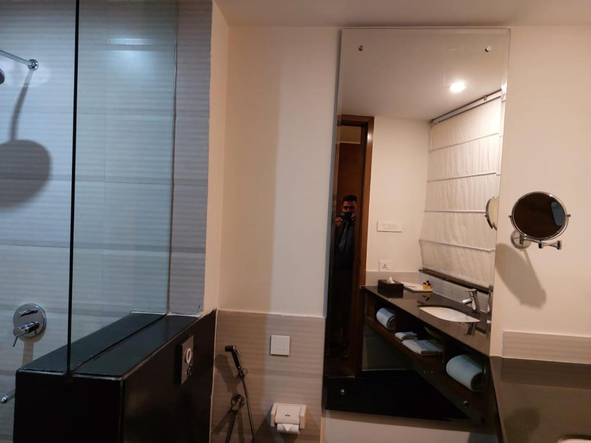 Deluxe Double Room with Balcony - Photo 11