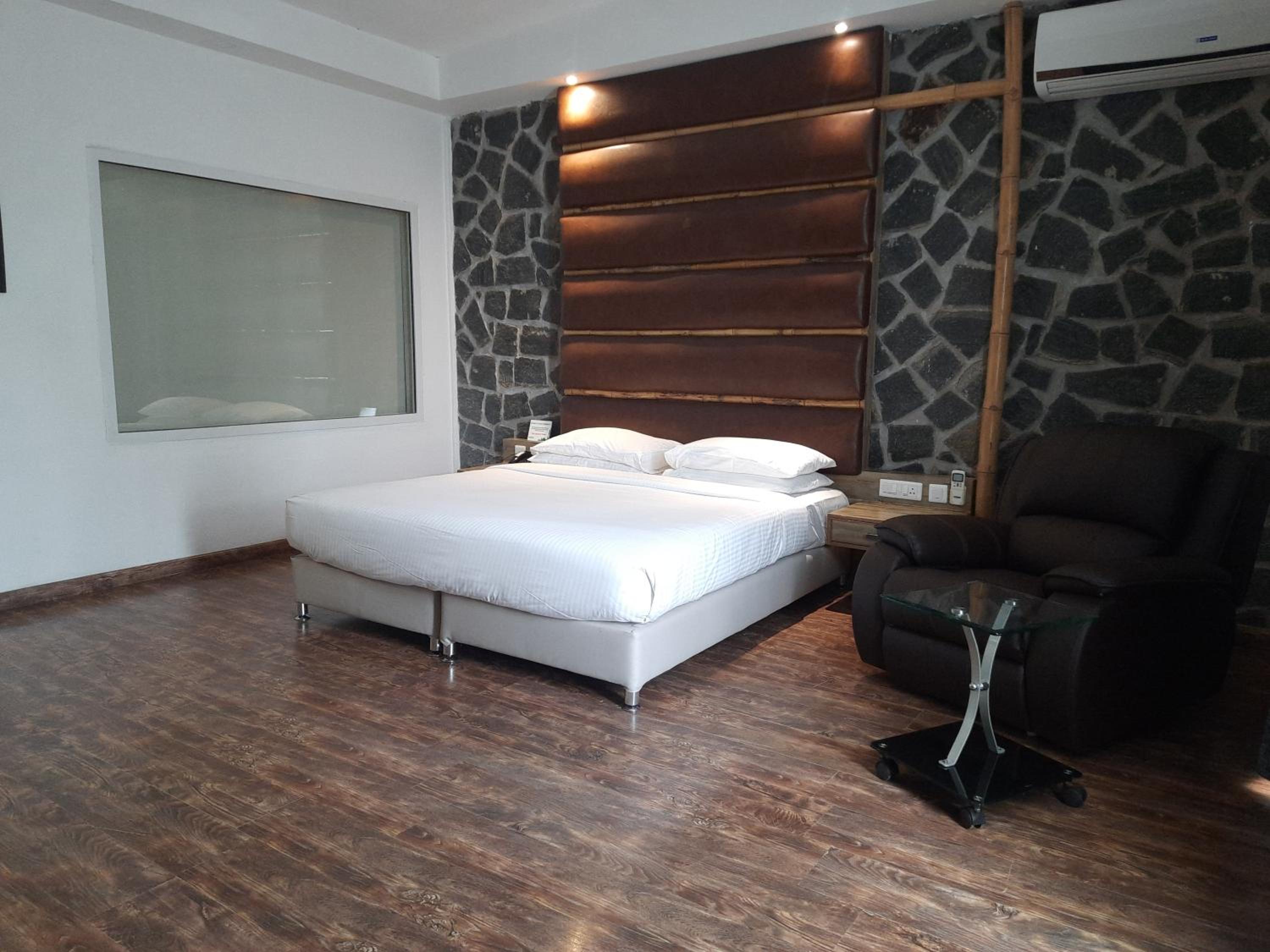 Trails View Room- Book & Unlock Exclusive Offers - Photo 5