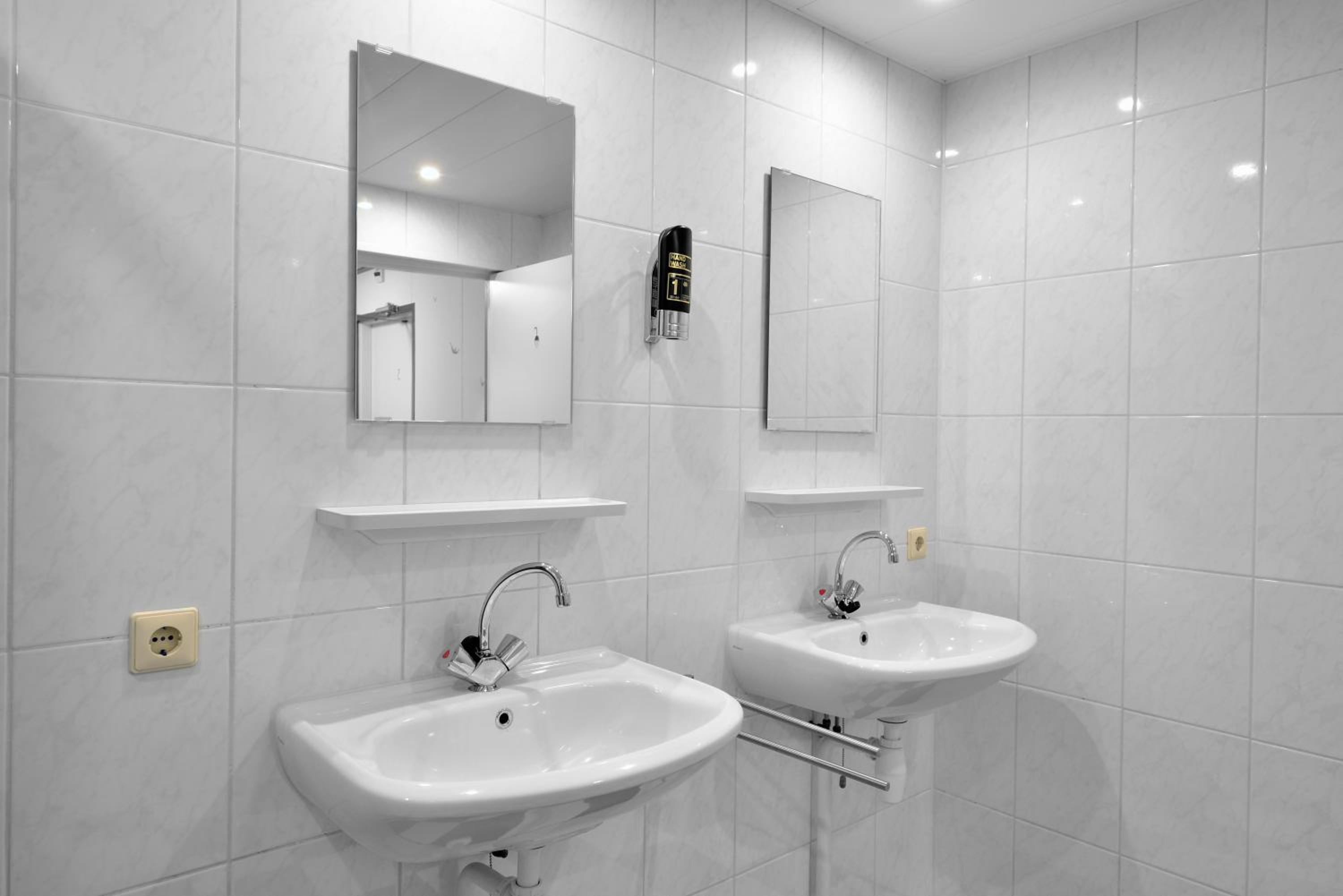 Budget Twin Room photo 2