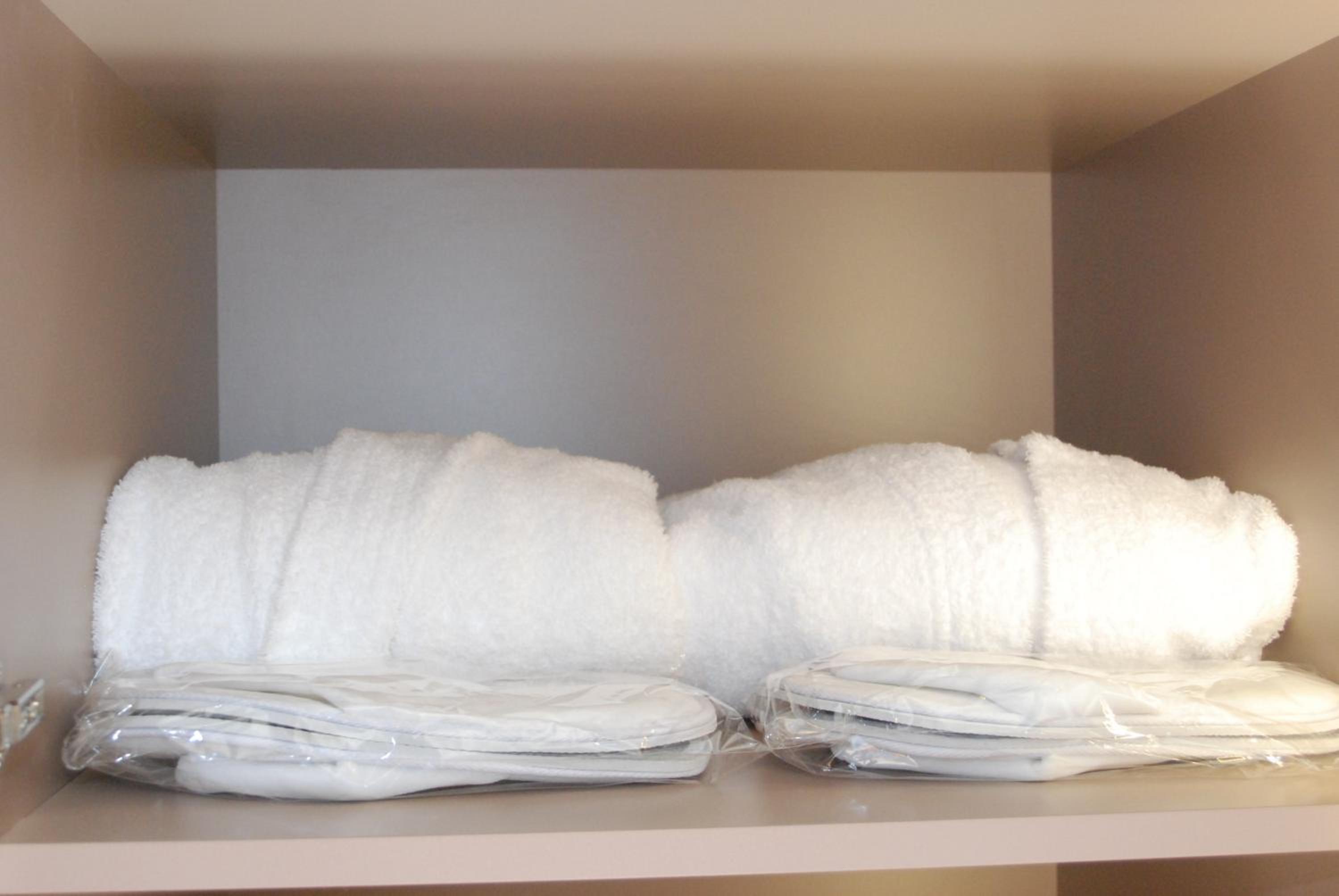 Deluxe Double King Room - Photo 11