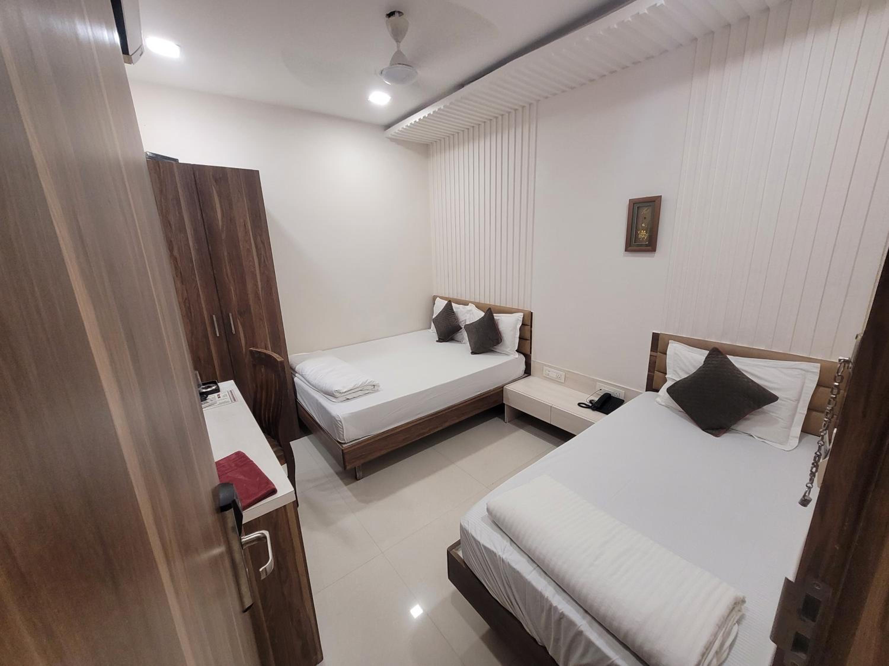 Deluxe Triple Room - Photo 9