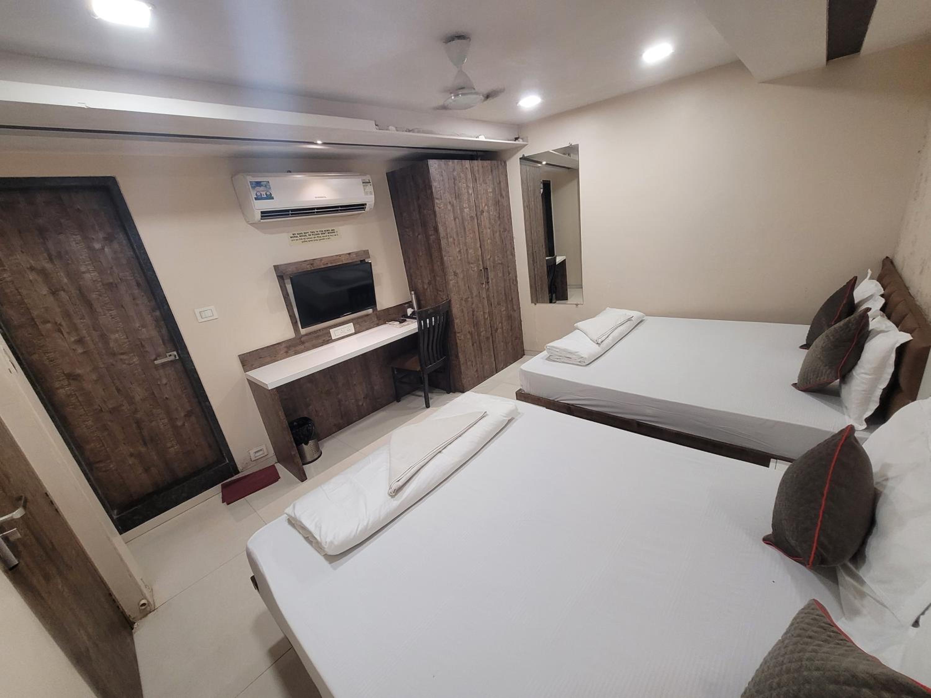 Quadruple Room - Photo 2