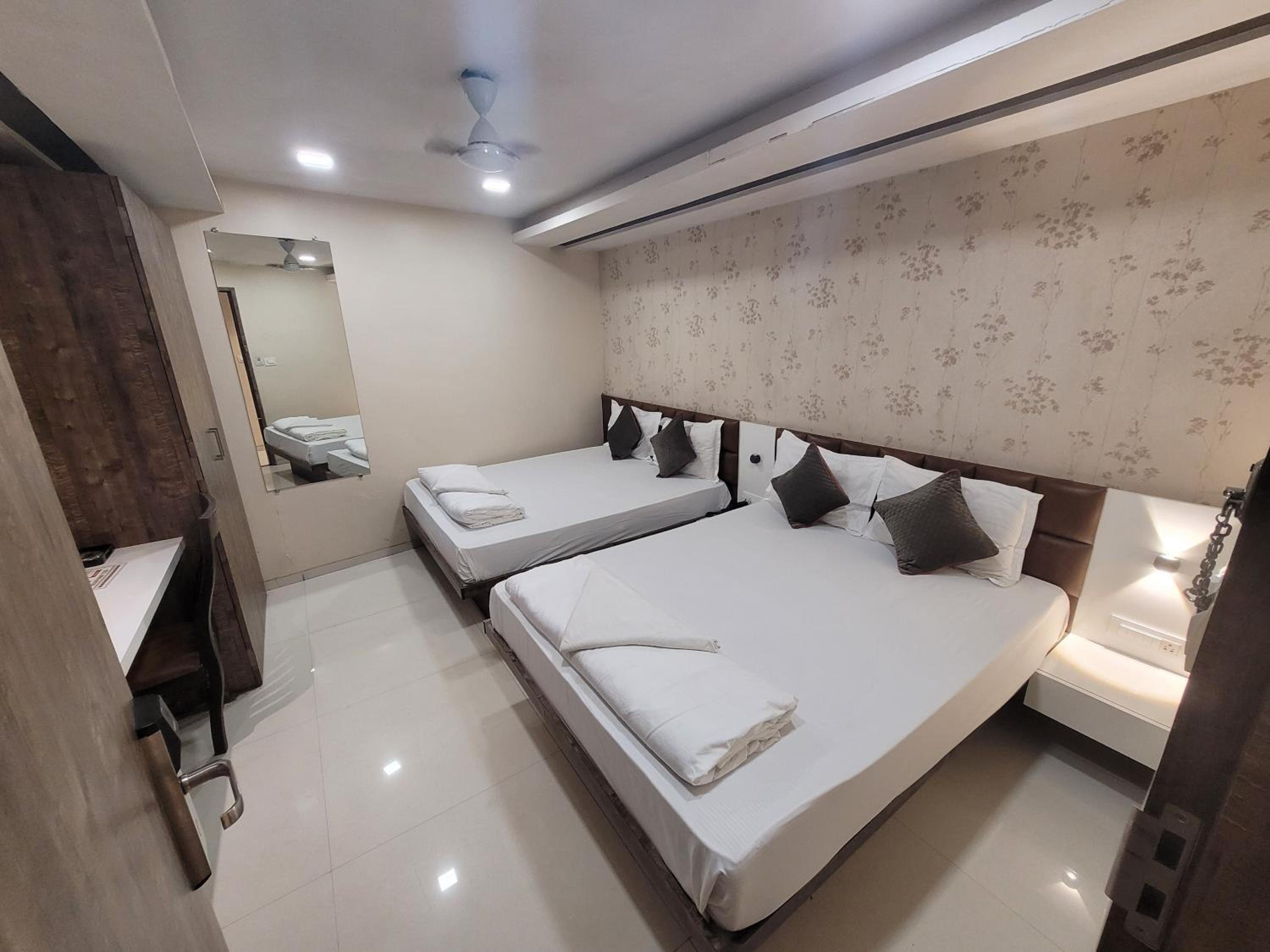 Quadruple Room - Photo 5