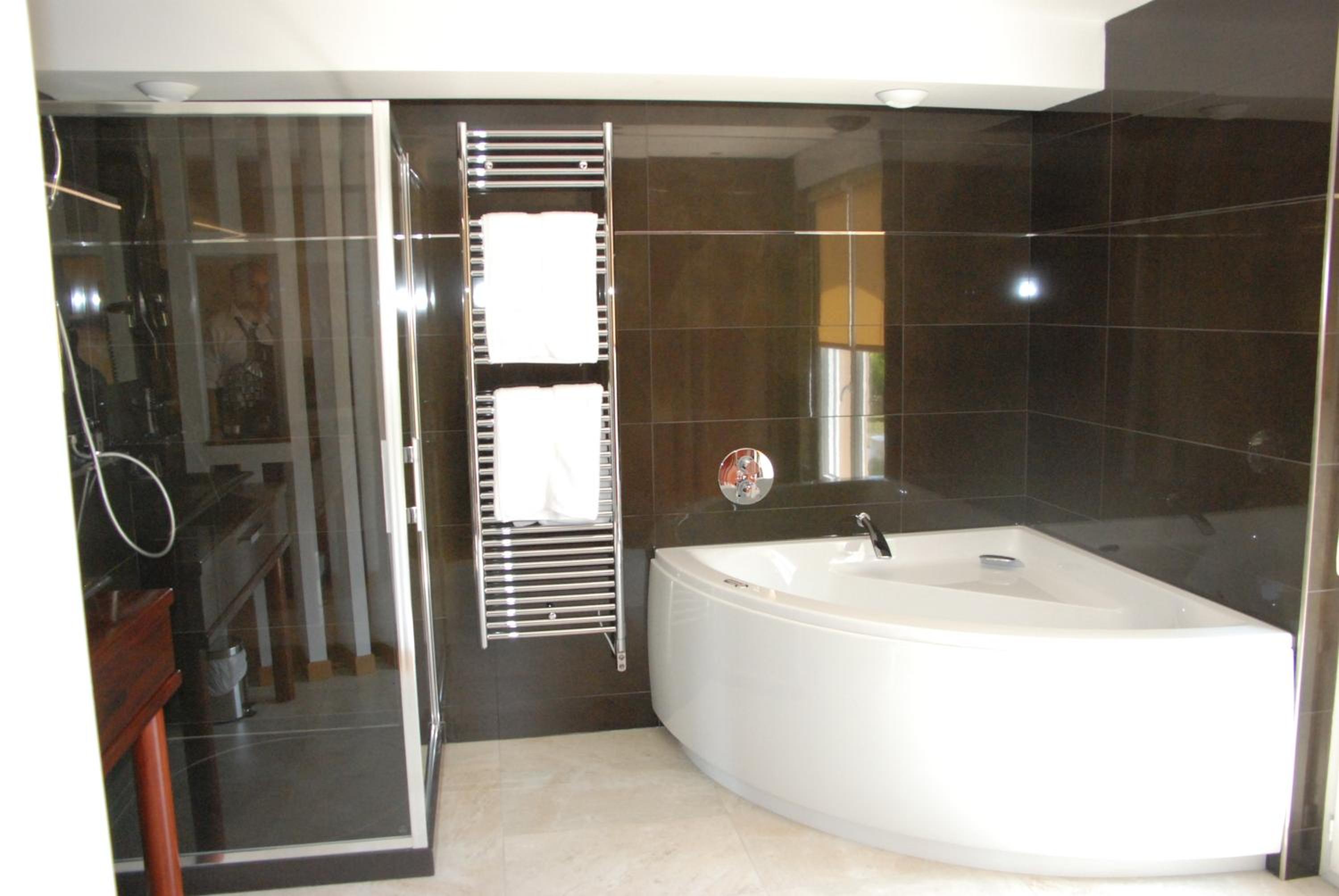 Deluxe Double King Room - Photo 3