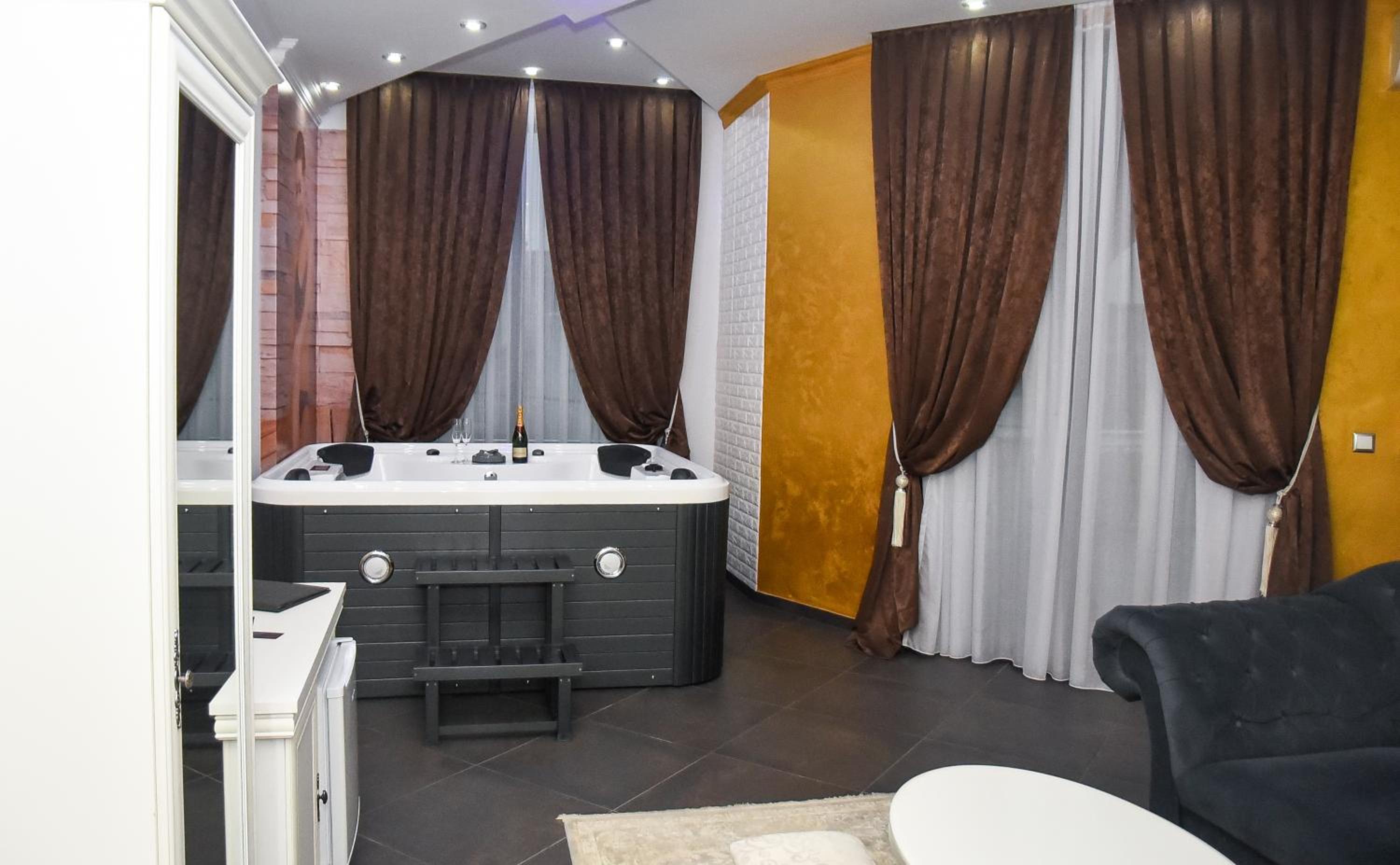 King Room with Spa Bath photo 2