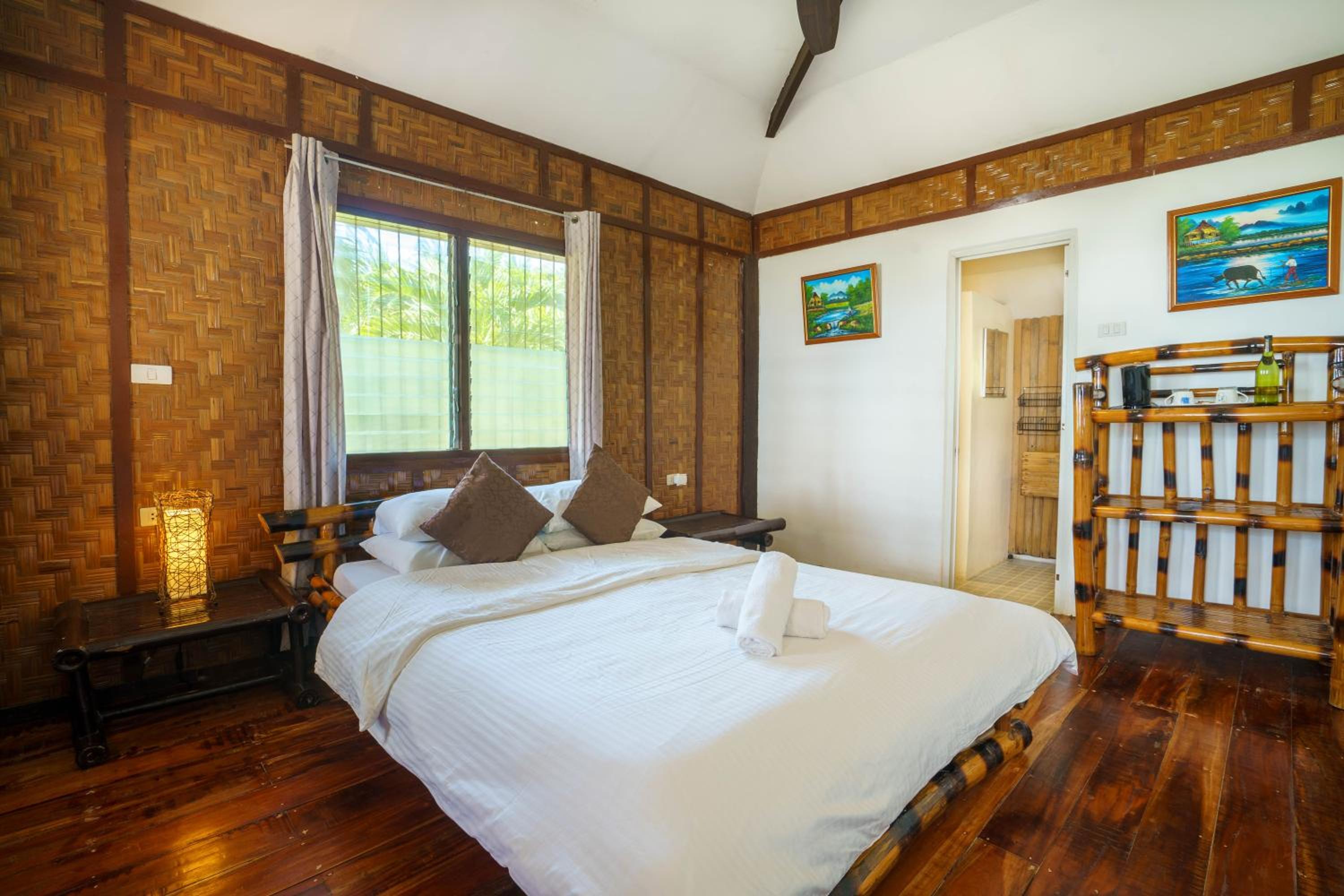 Queen Bamboo Room with Seaview (Fan Room)