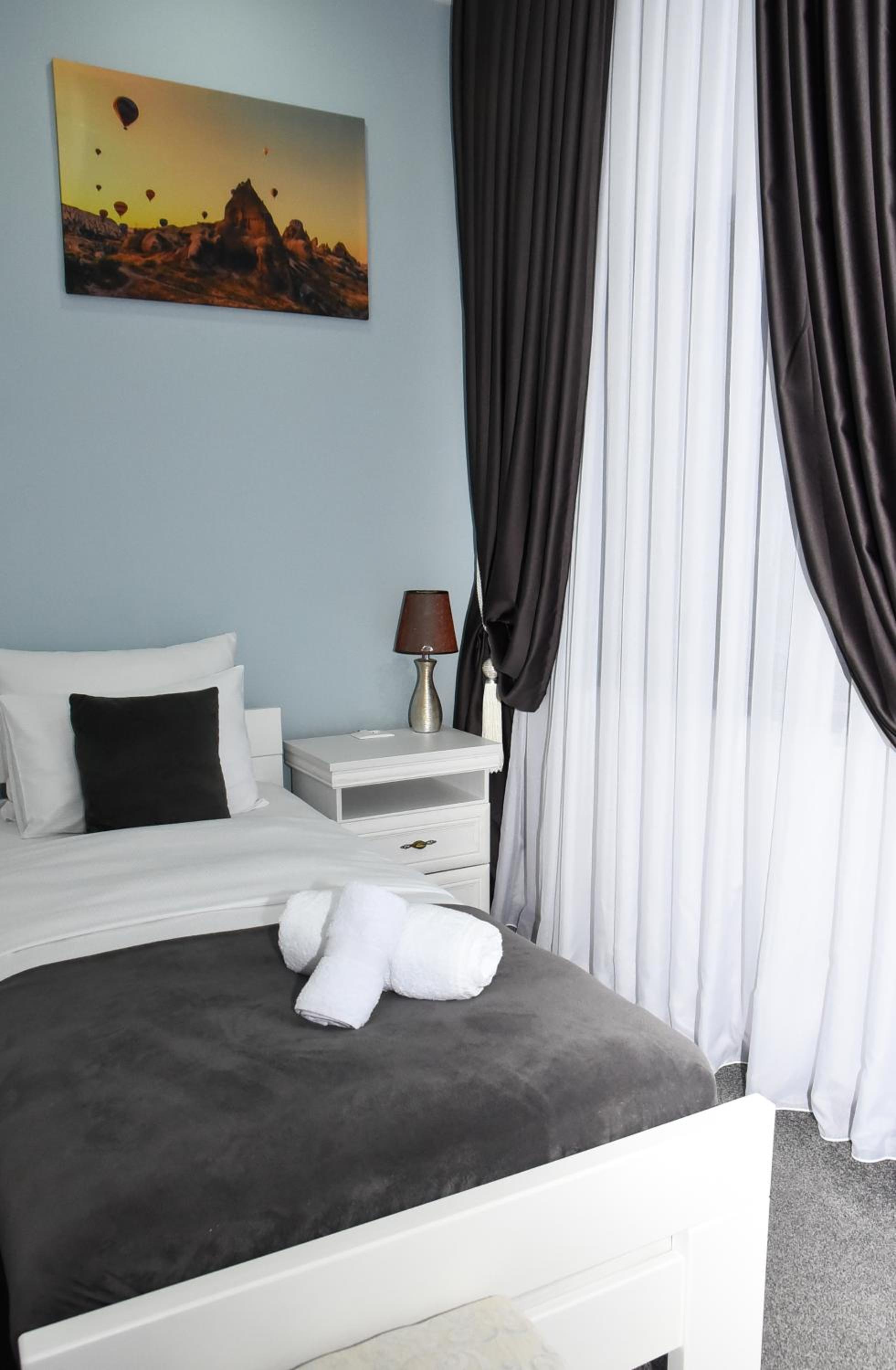 Single Room with Private Bathroom photo 2