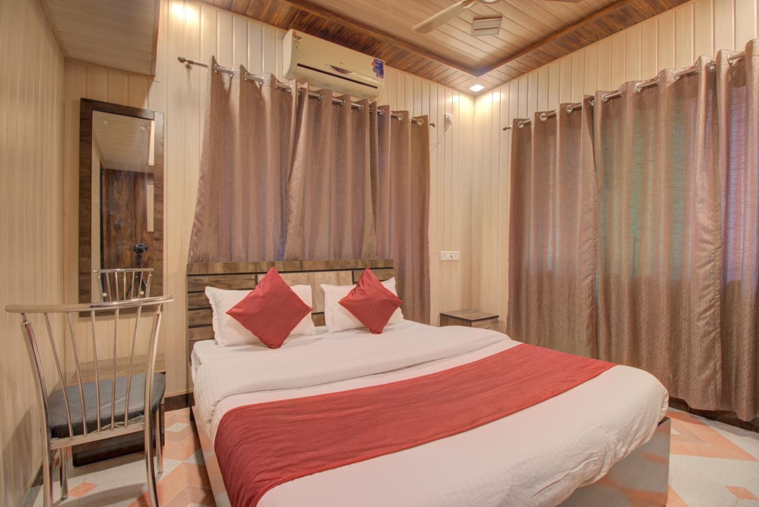 Double Room - Photo 5