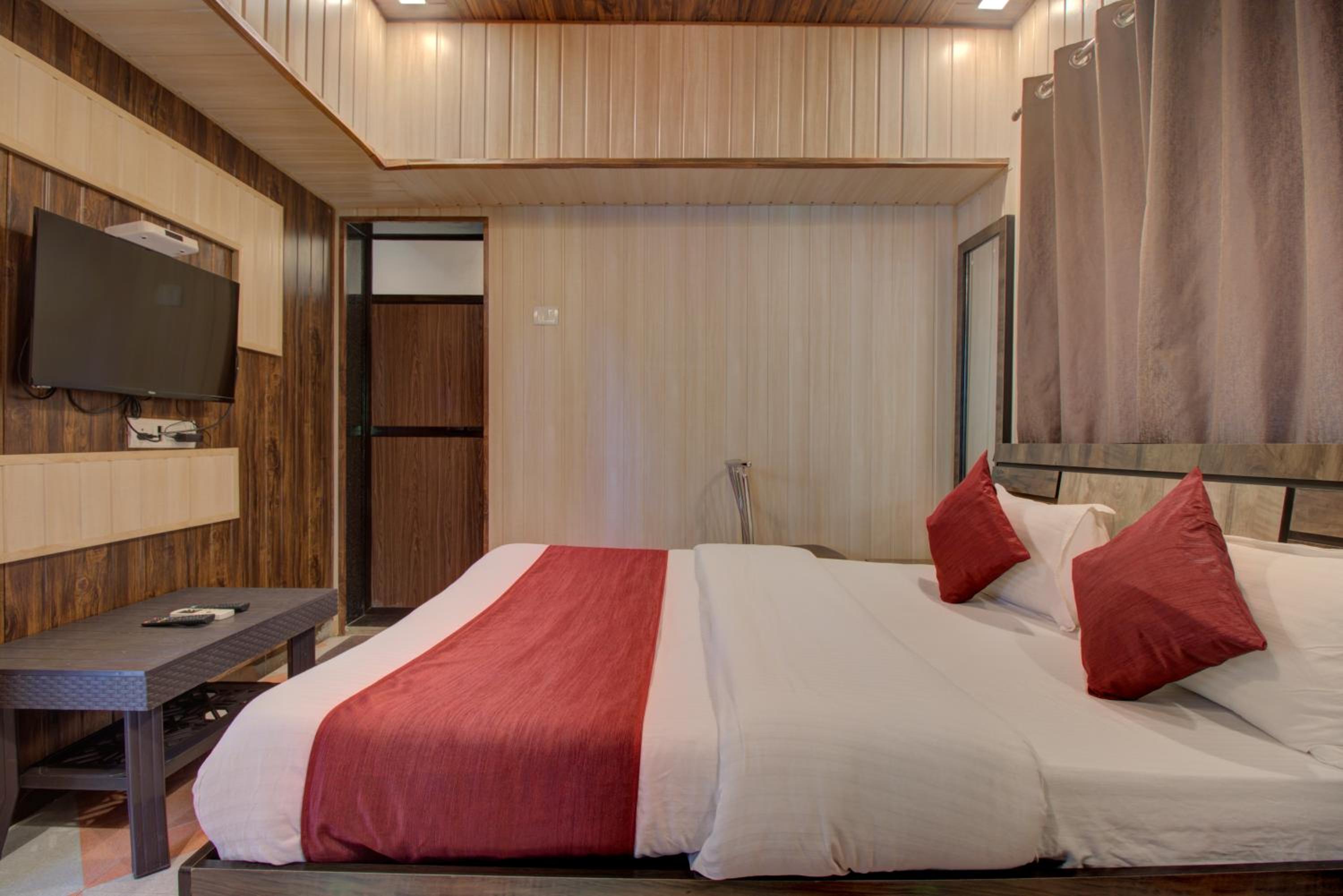 Double Room - Photo 7