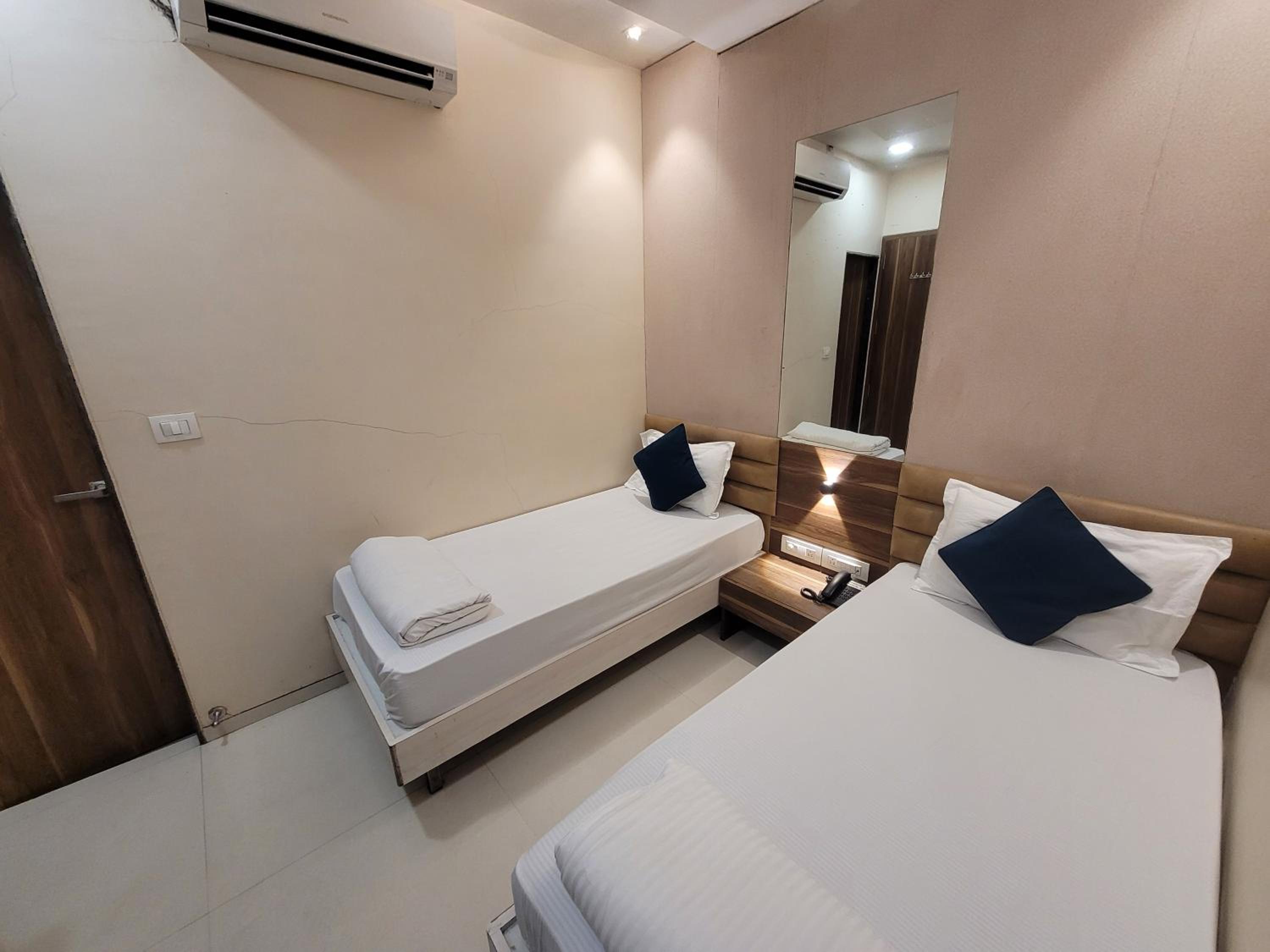 Deluxe Triple Room - Photo 7