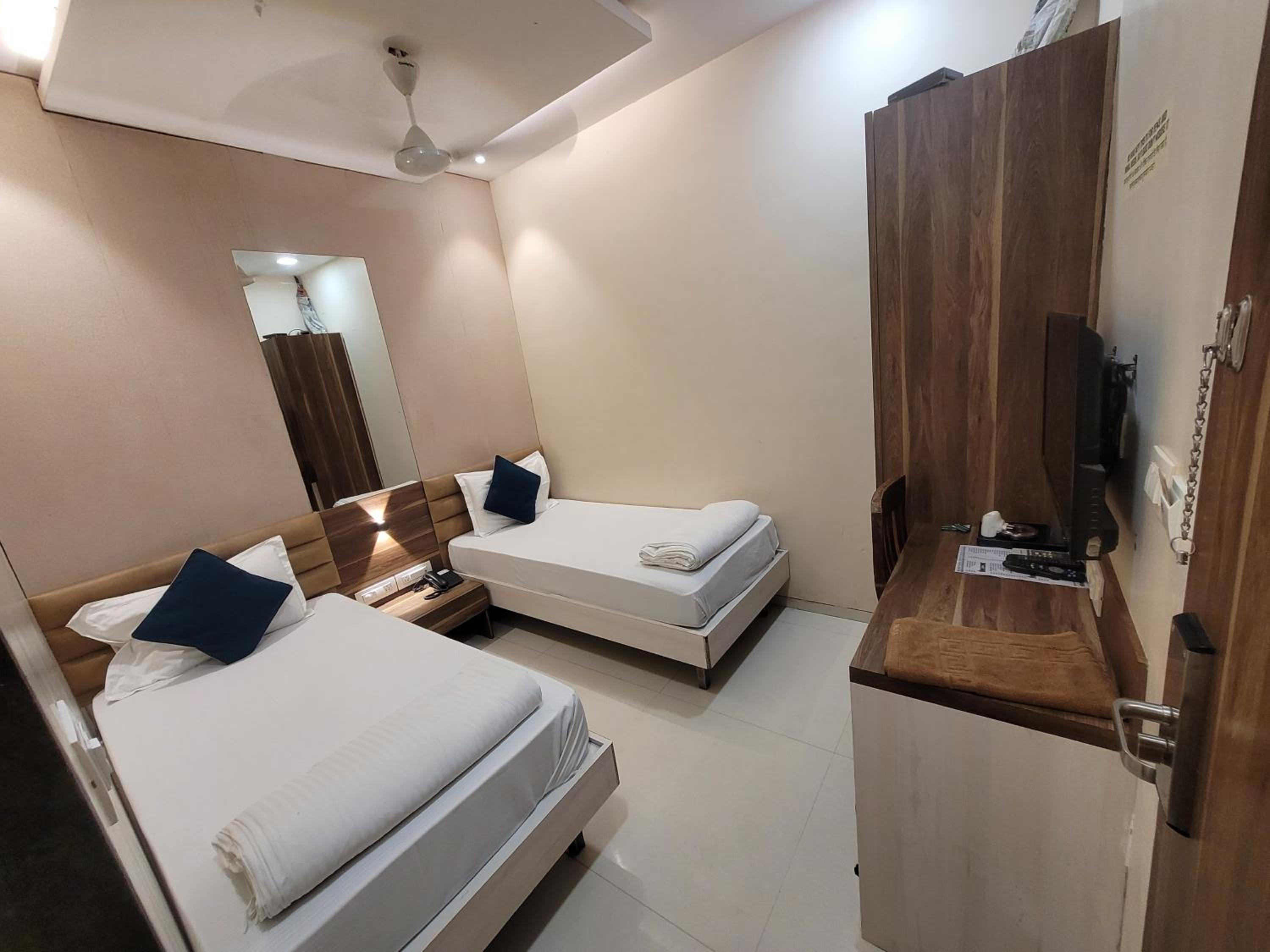 Deluxe Triple Room - Photo 8