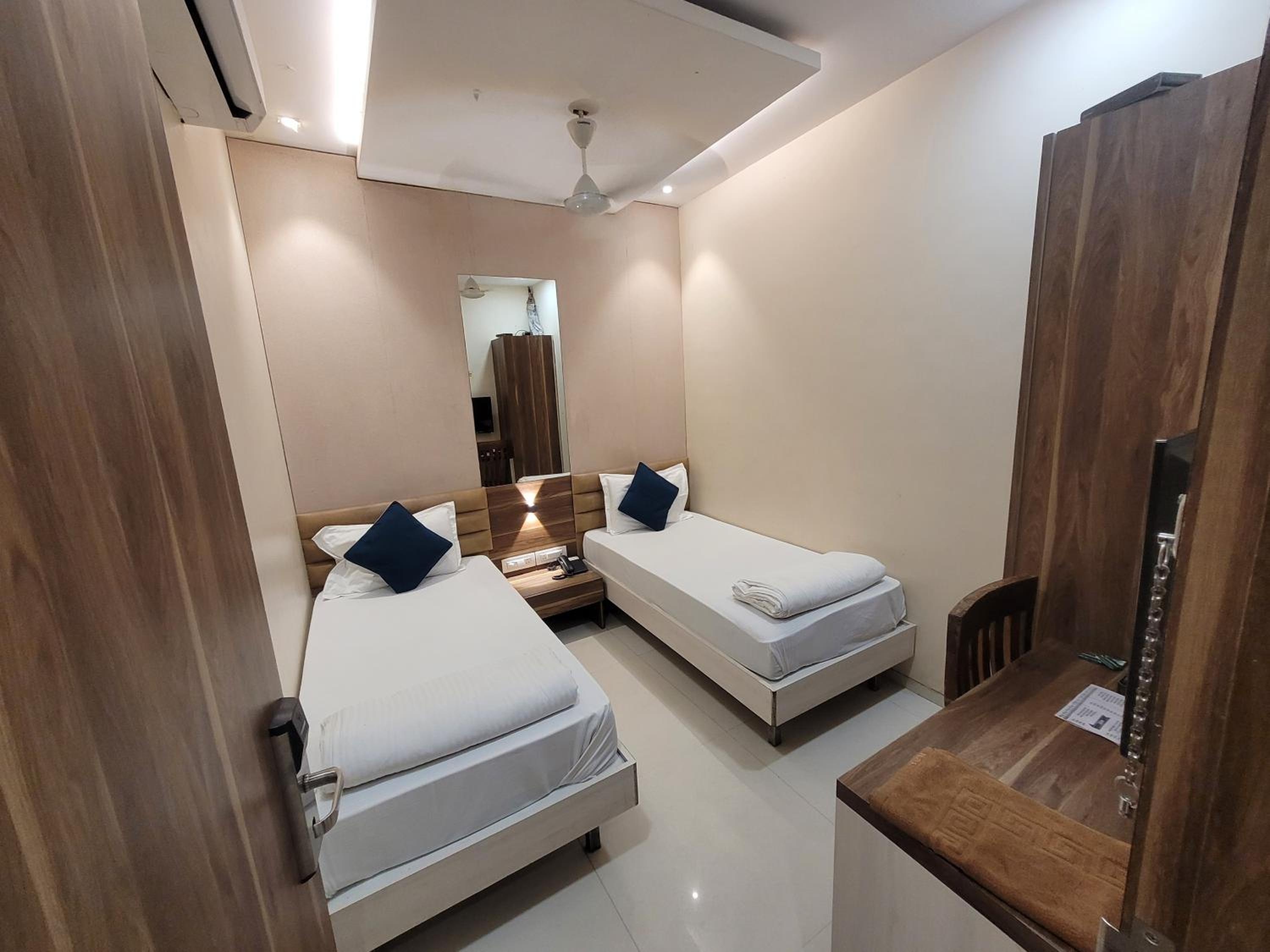 Deluxe Triple Room - Photo 4