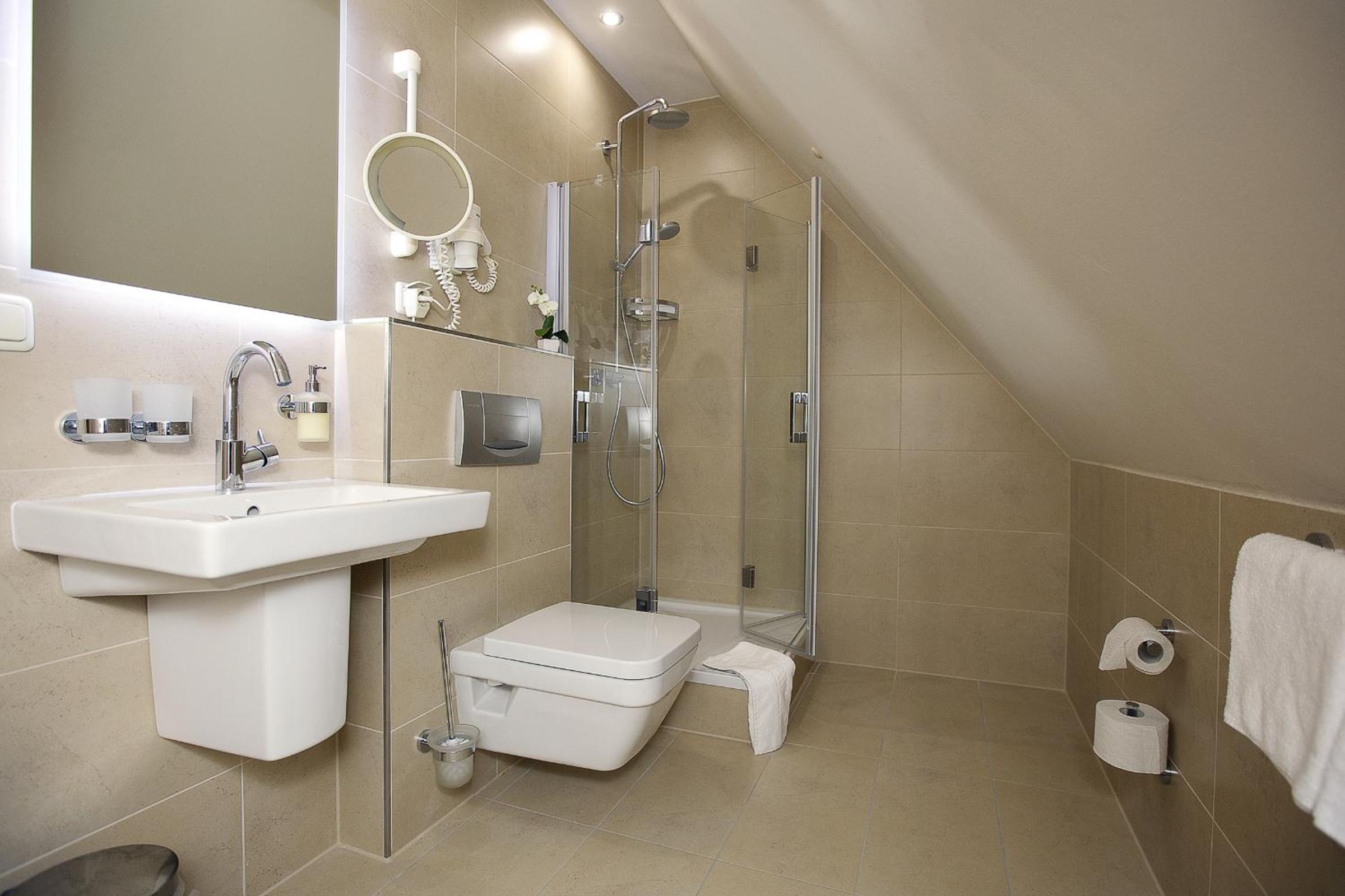 Double Room - Attic photo 2