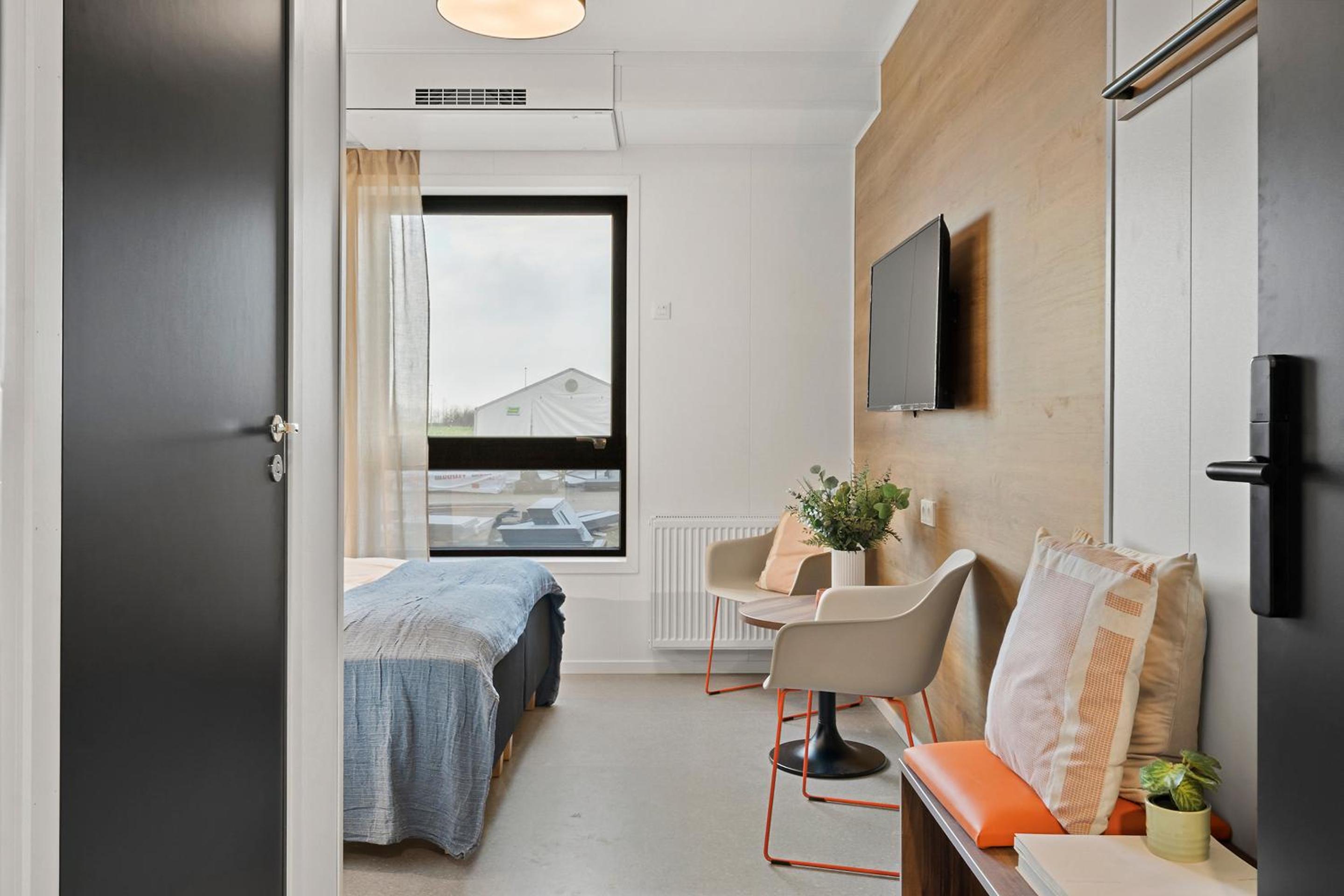 Economy Twin Room - Photo 7