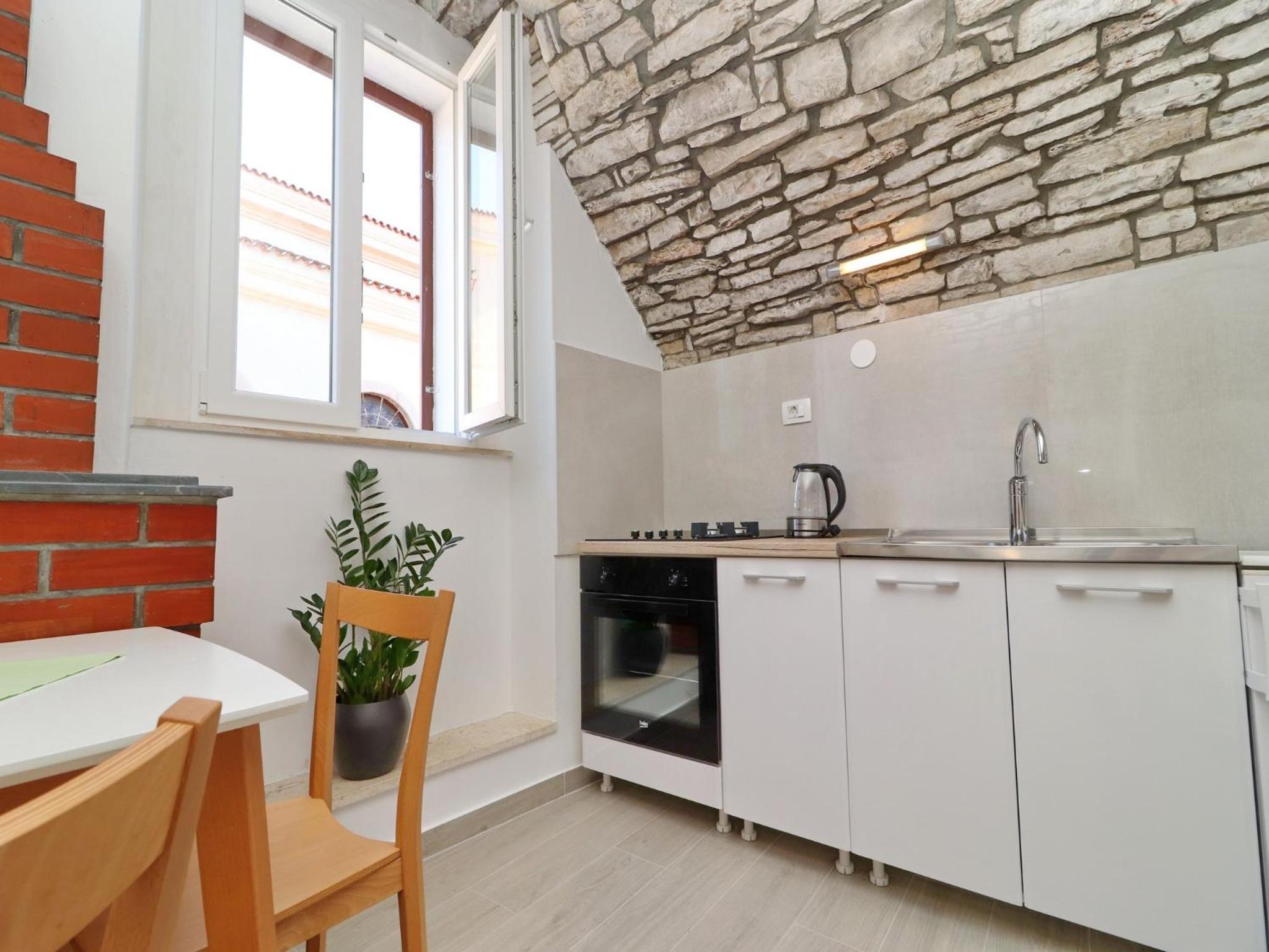 Studio Apartment with Terrace and City View - Photo 8