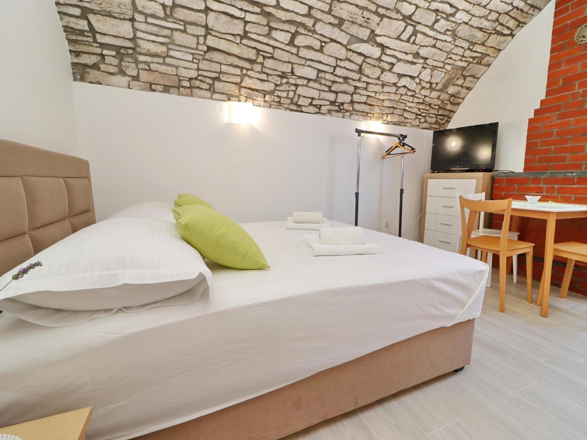 Studio Apartment with Terrace and City View - Photo 30