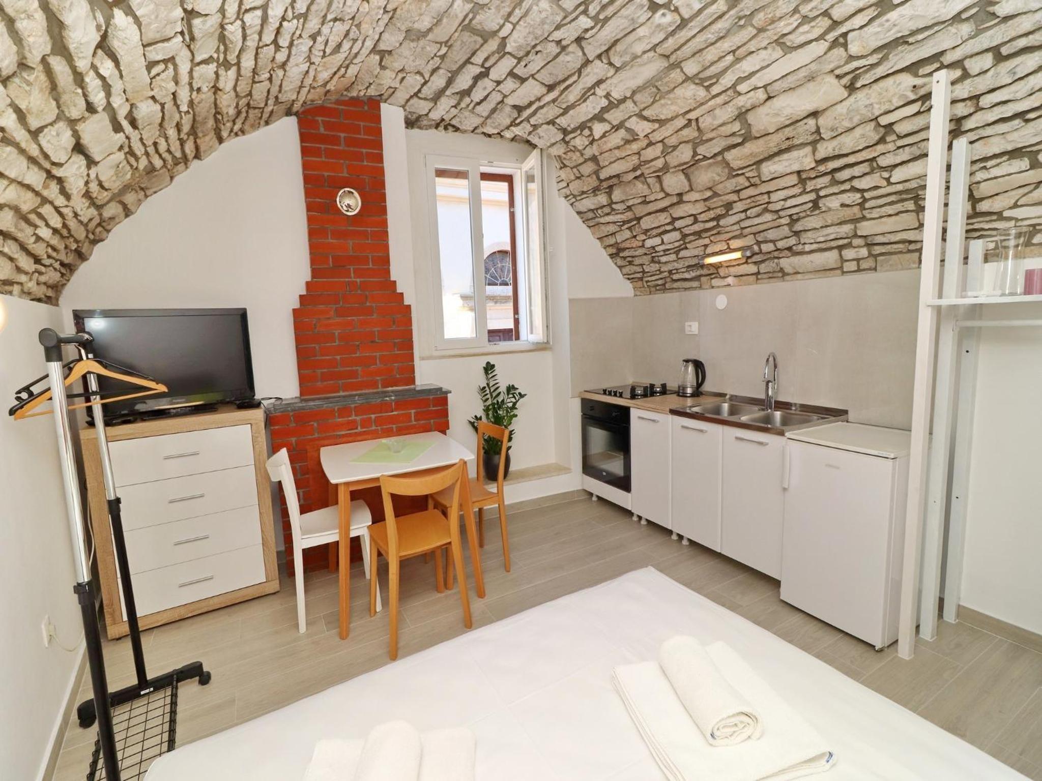 Studio Apartment with Terrace and City View - Photo 32