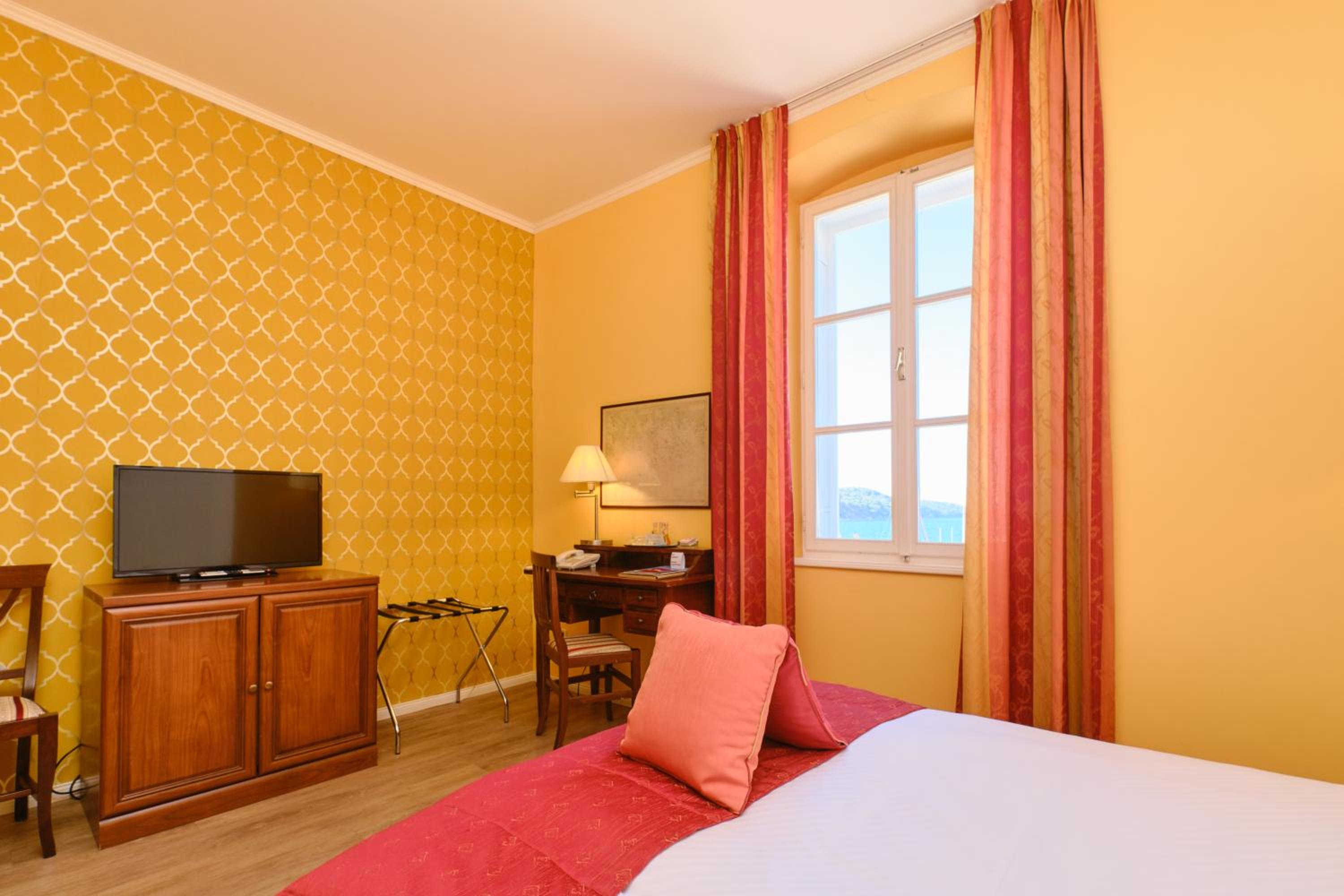 Double Room with Sea View - with Breakfast In Room - Photo 6