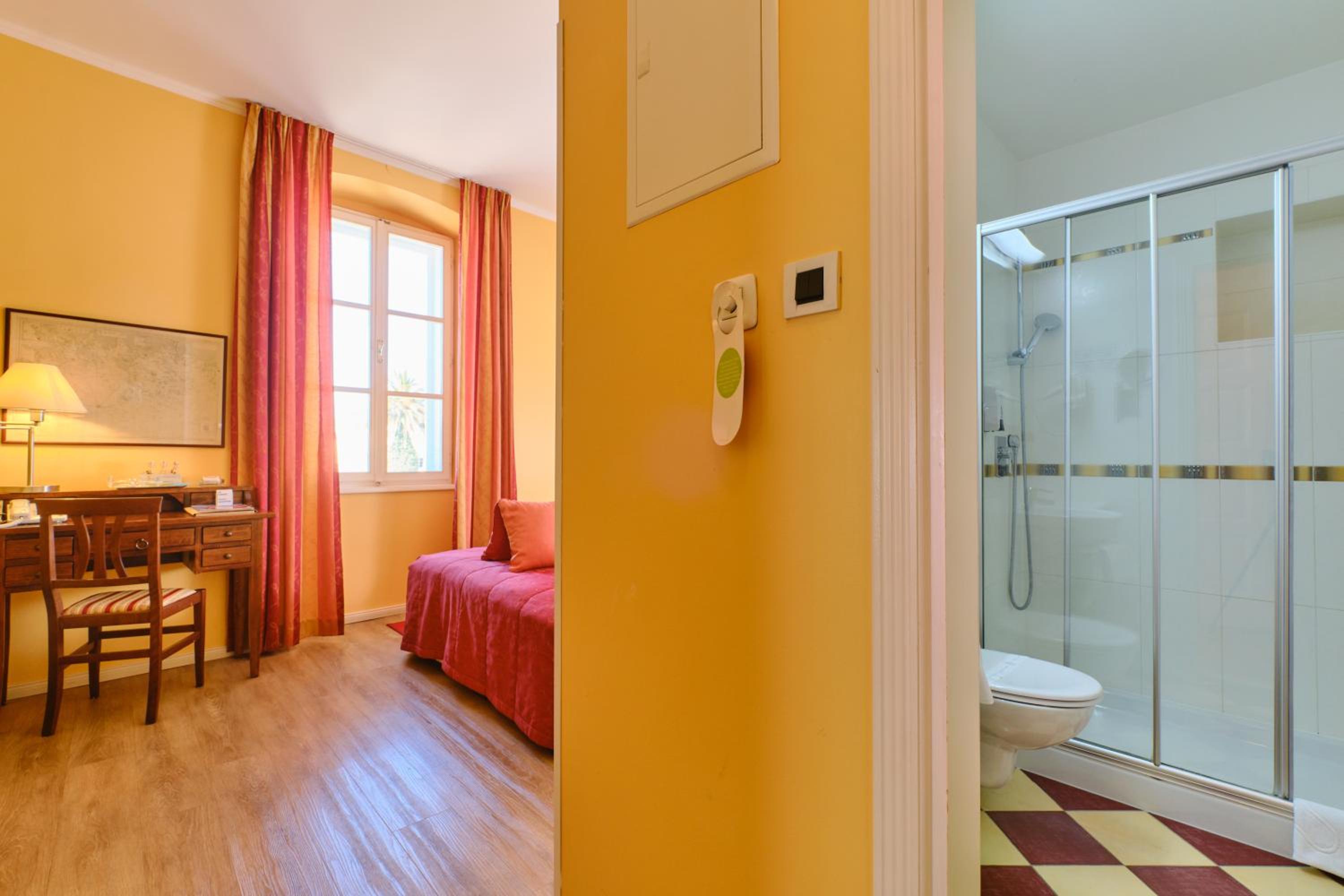 Double Room with Sea View - with Breakfast In Room - Photo 7