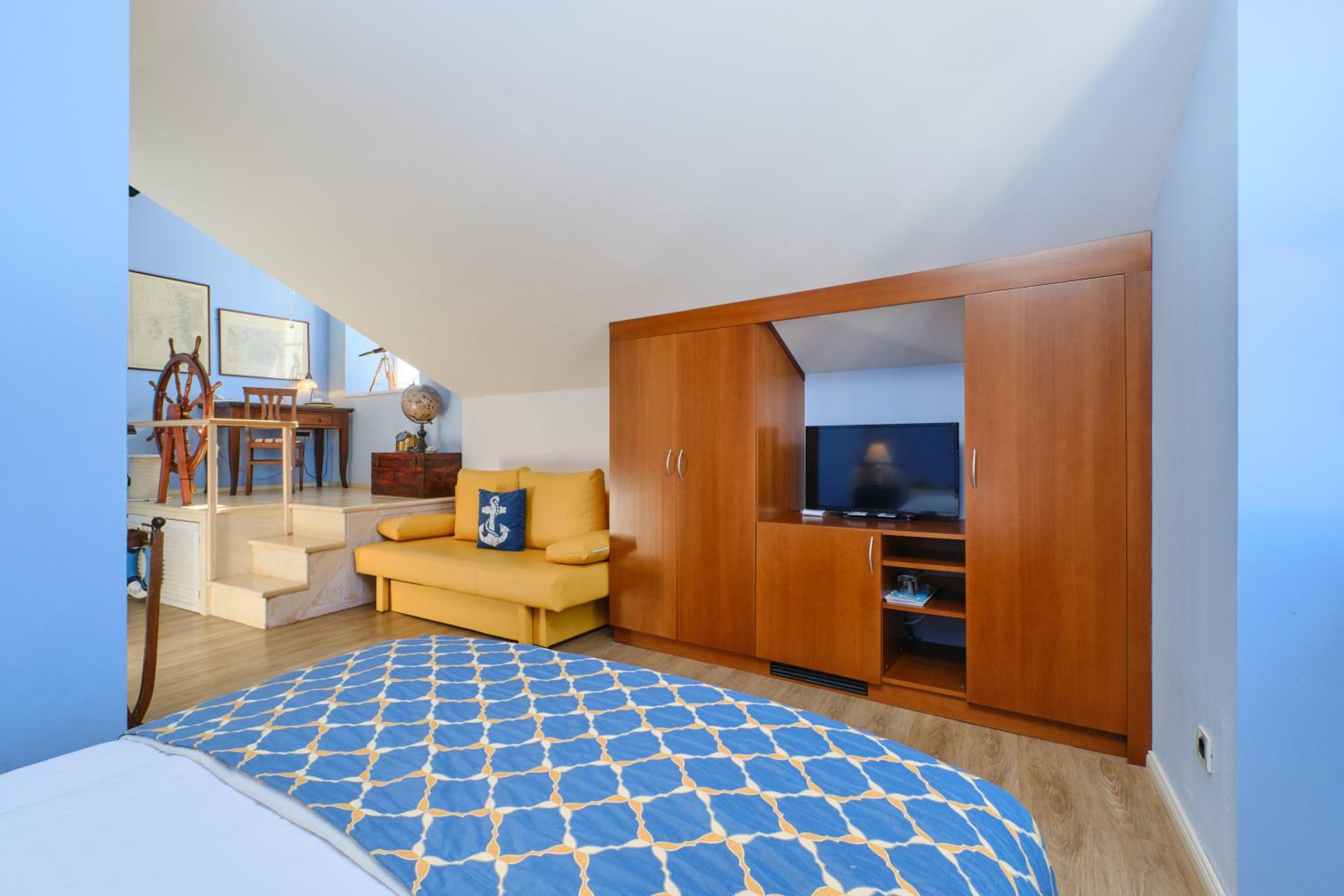 Junior Suite with Sea View - with Breakfast In Room - Photo 4