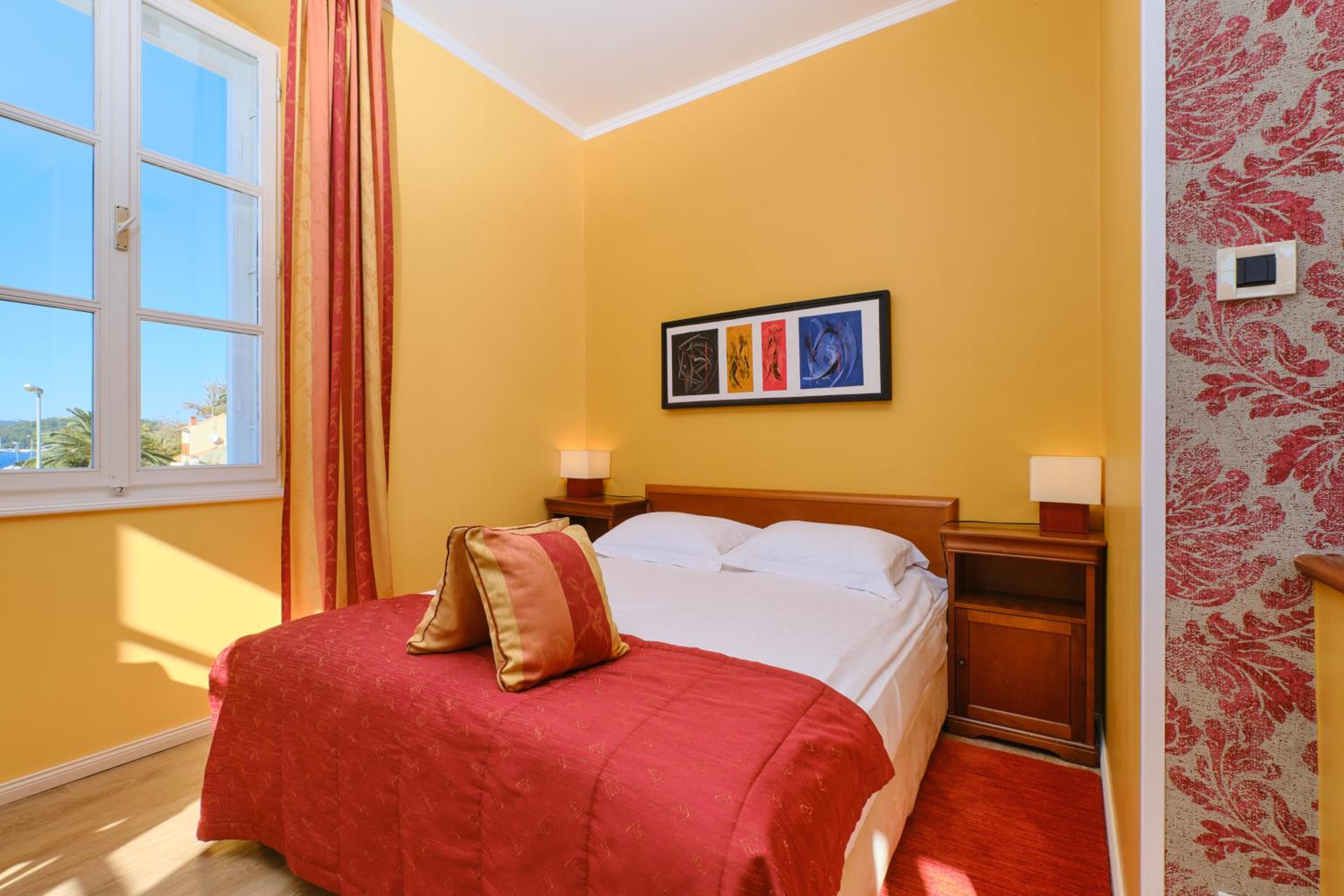 Junior Suite with Sea View - with Breakfast In Room - Photo 16
