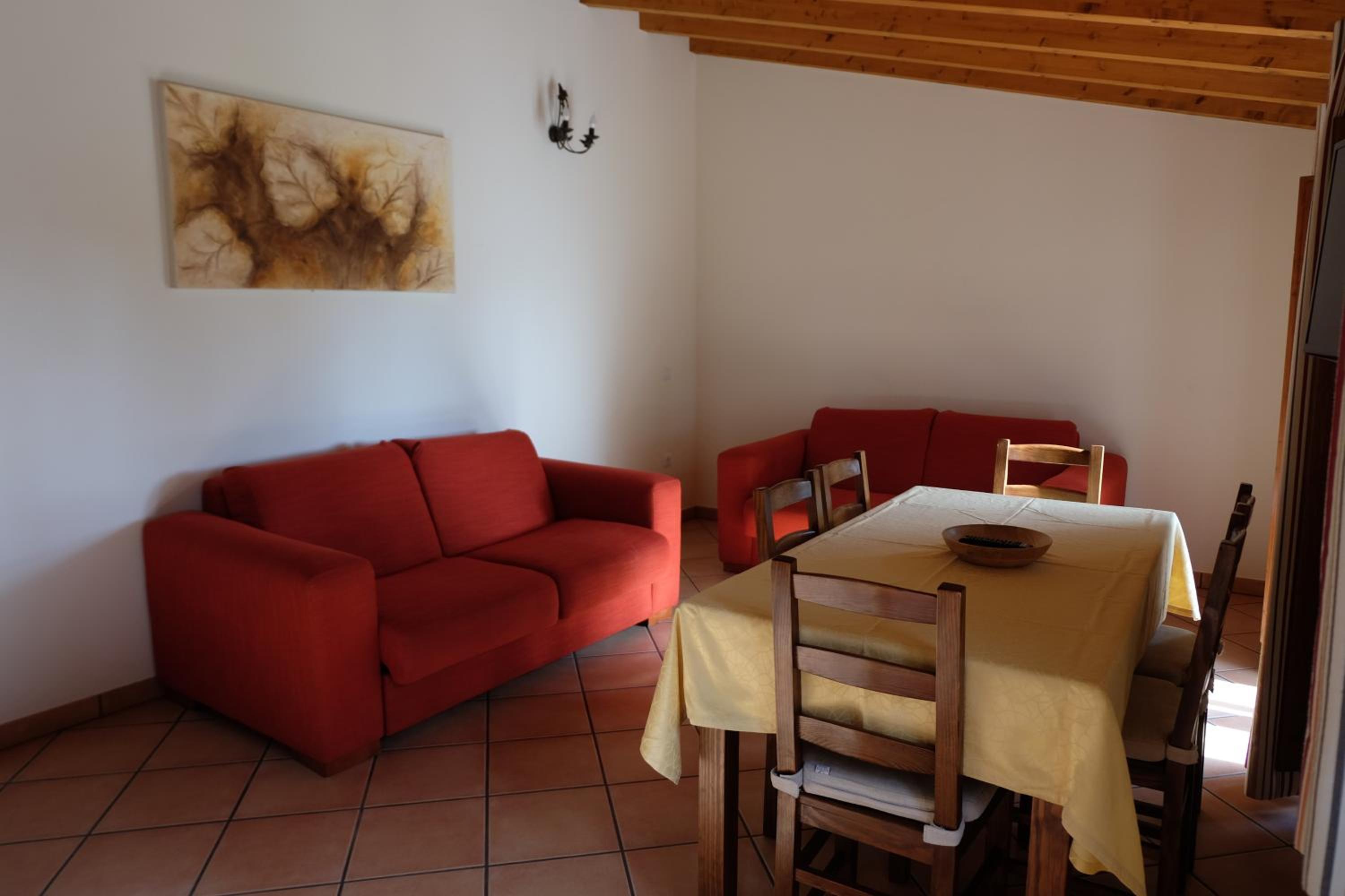 Two-Bedroom House - Photo 2