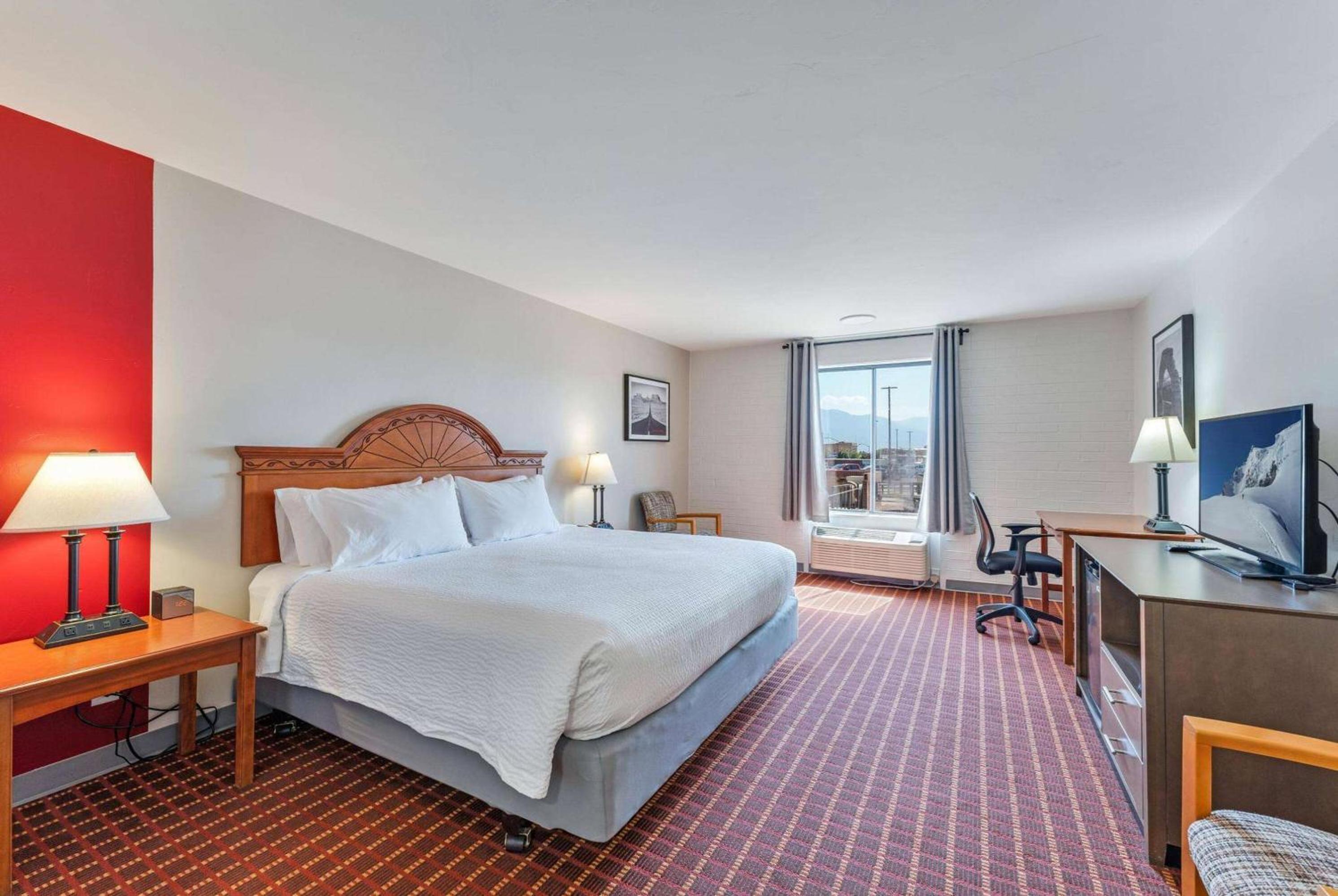 King Room - Non-Smoking - Photo 2