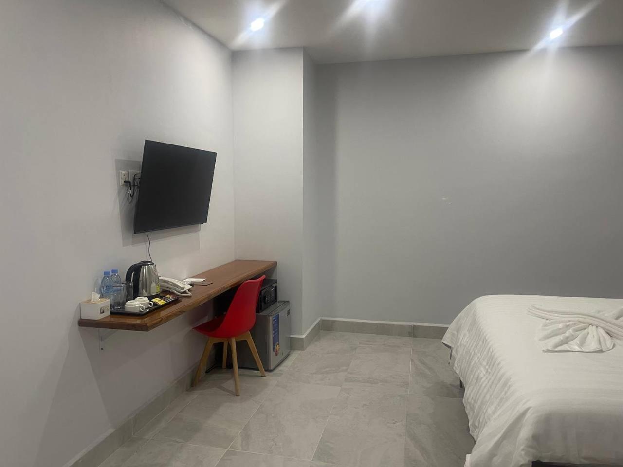 Deluxe Double Room No Window - Photo 7