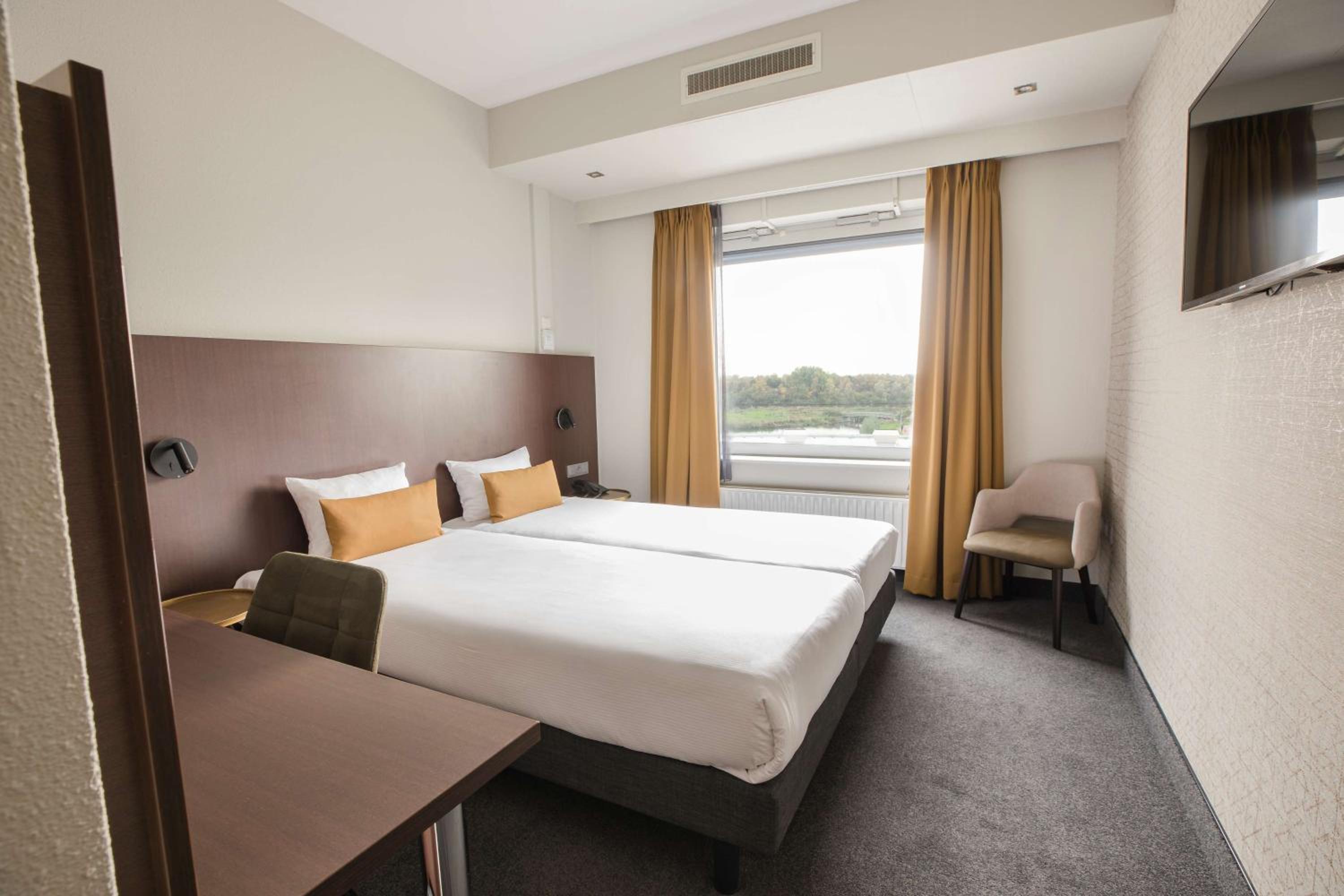 Twin Room - Photo 1