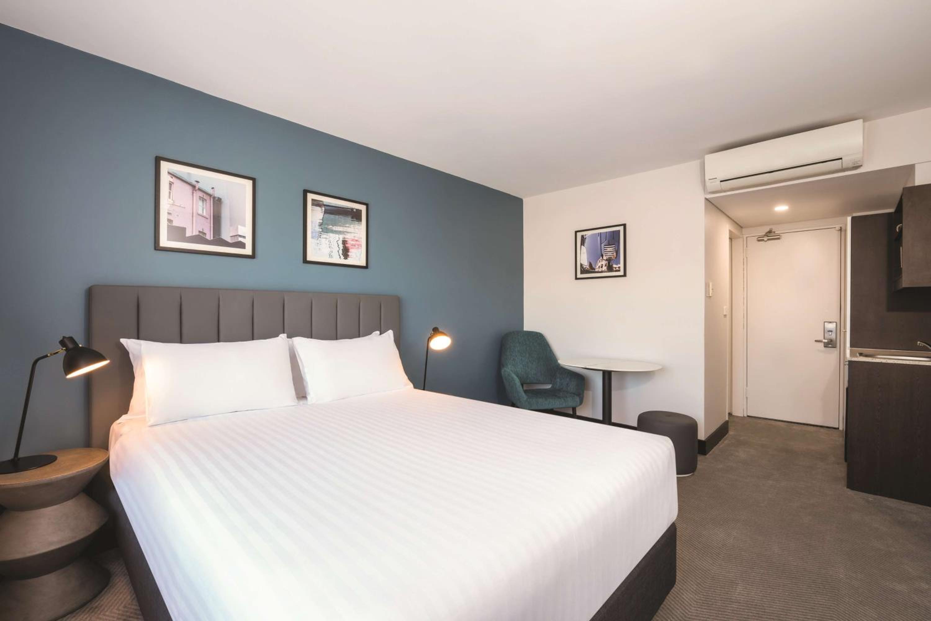 Standard Queen Room - Photo 6