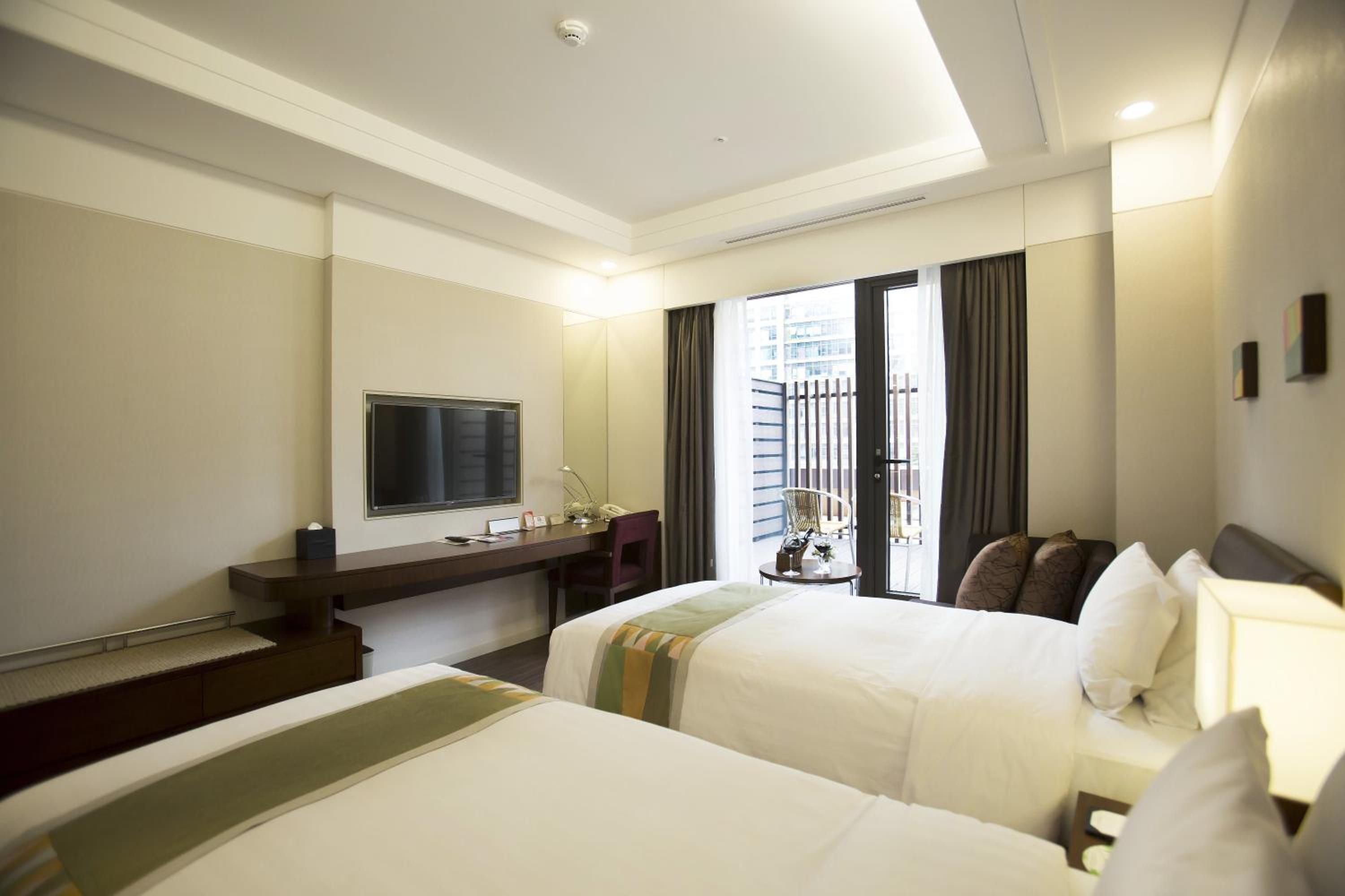 Standard Twin Room with Terrace photo 2