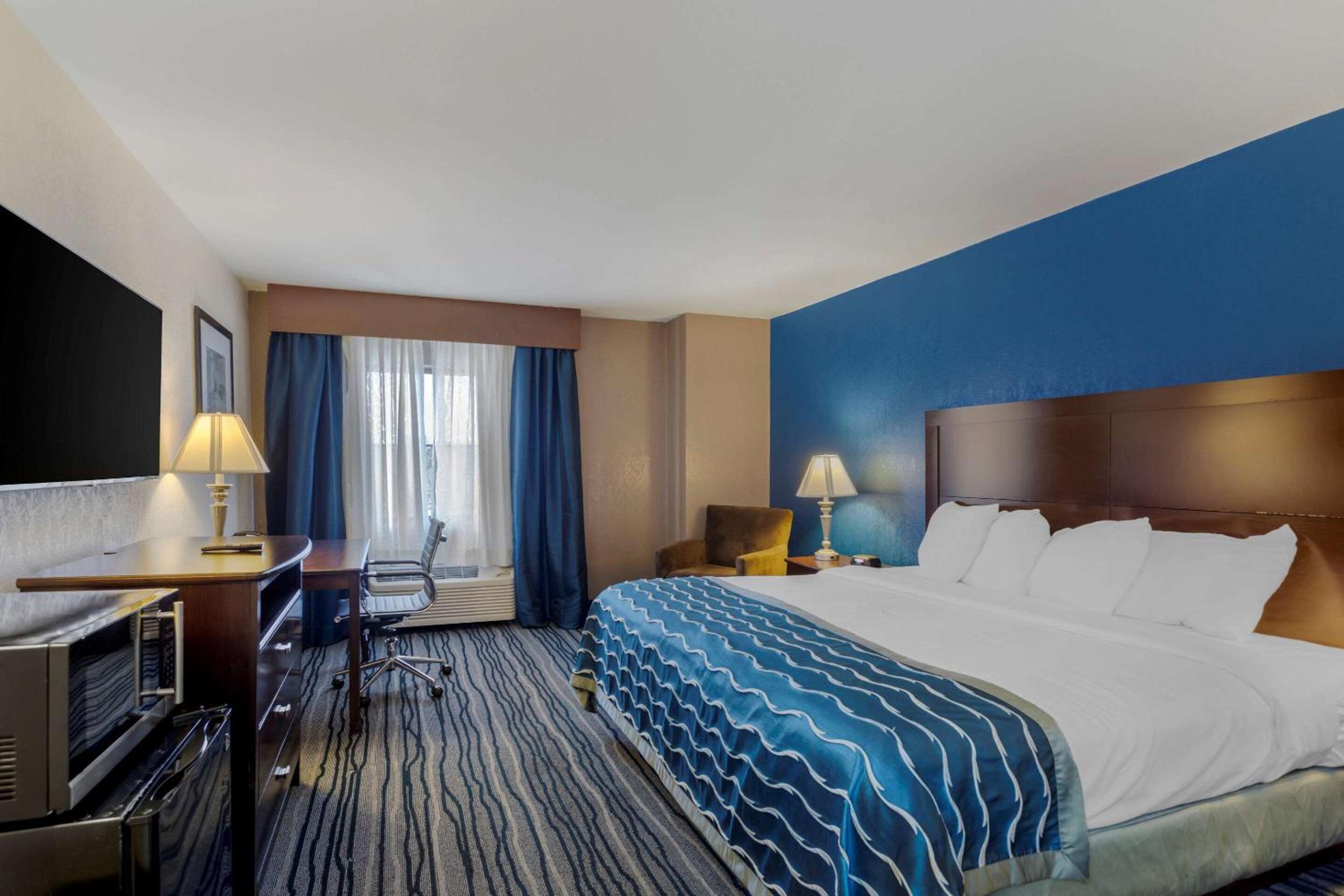 King Room - Non-Smoking - Photo 1