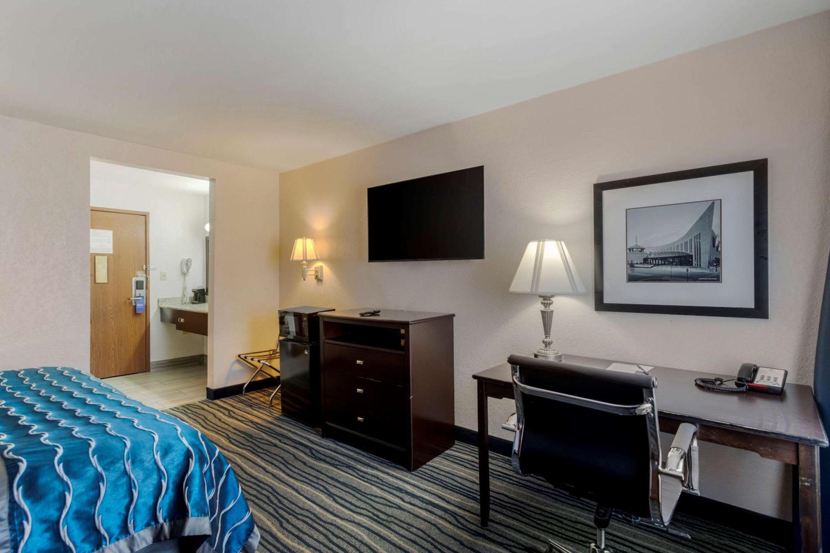 King Room - Non-Smoking - Photo 2