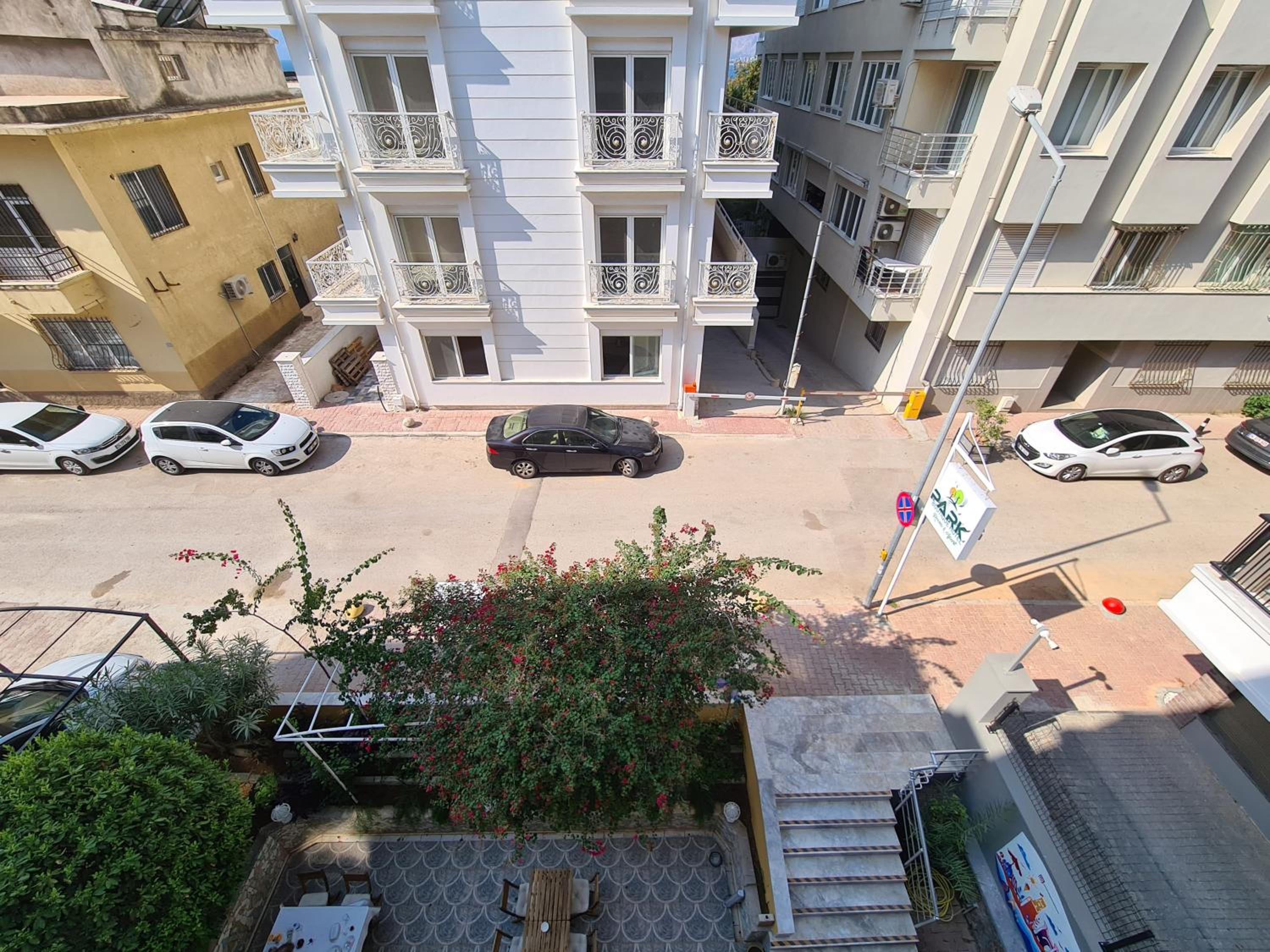 Apartment with Park View