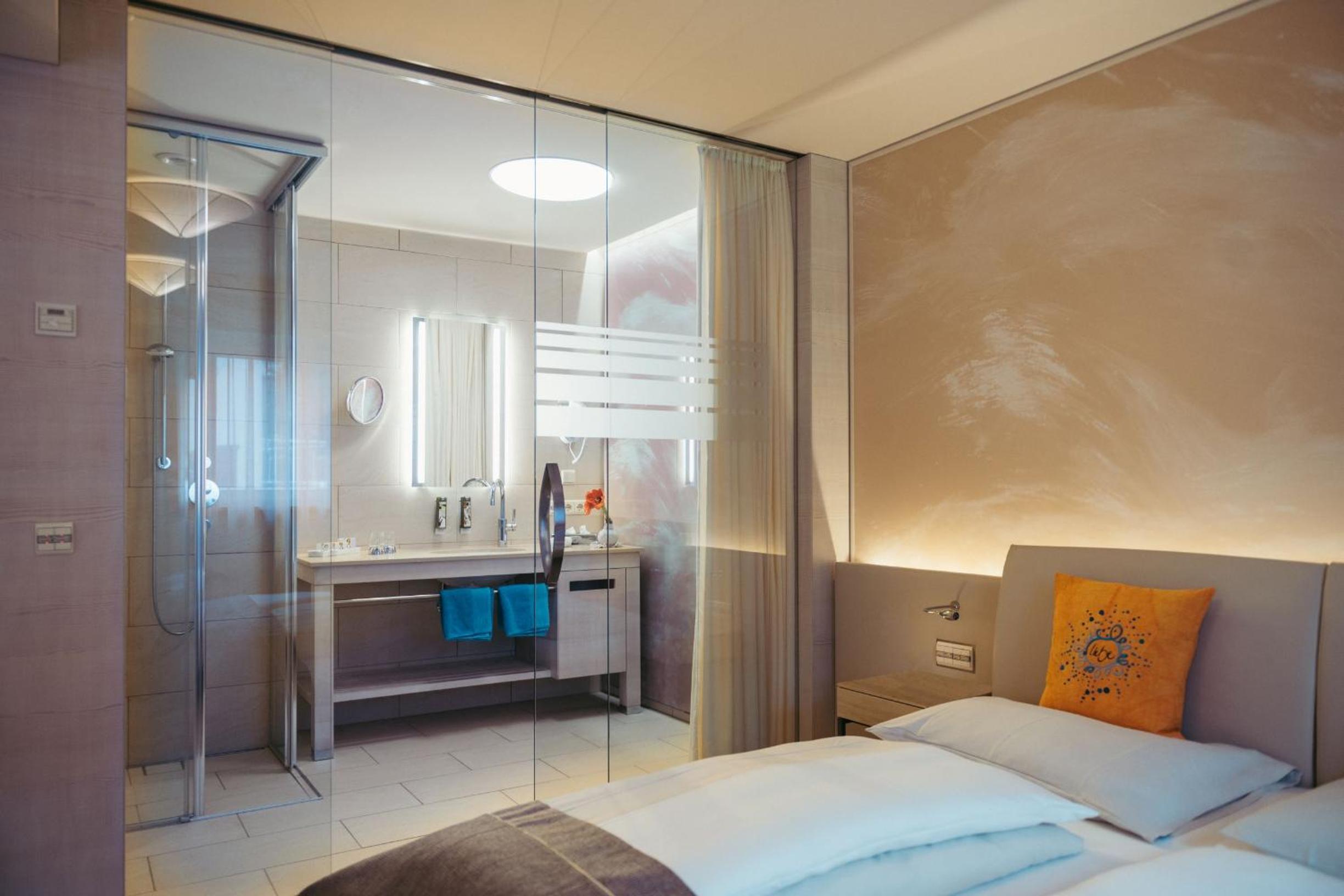 Double Room with Balcony - Photo 6