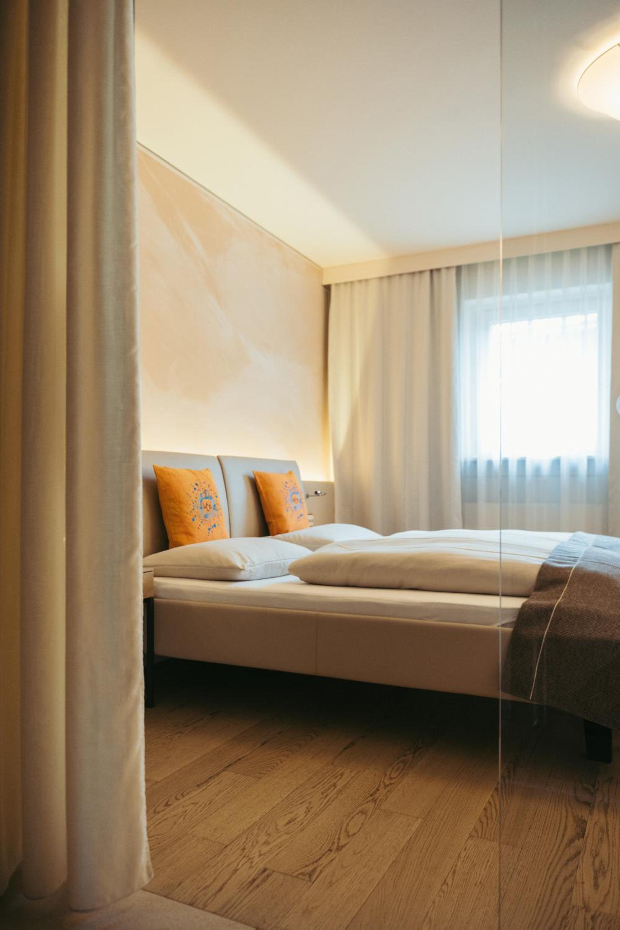 Double Room with Balcony - Photo 10