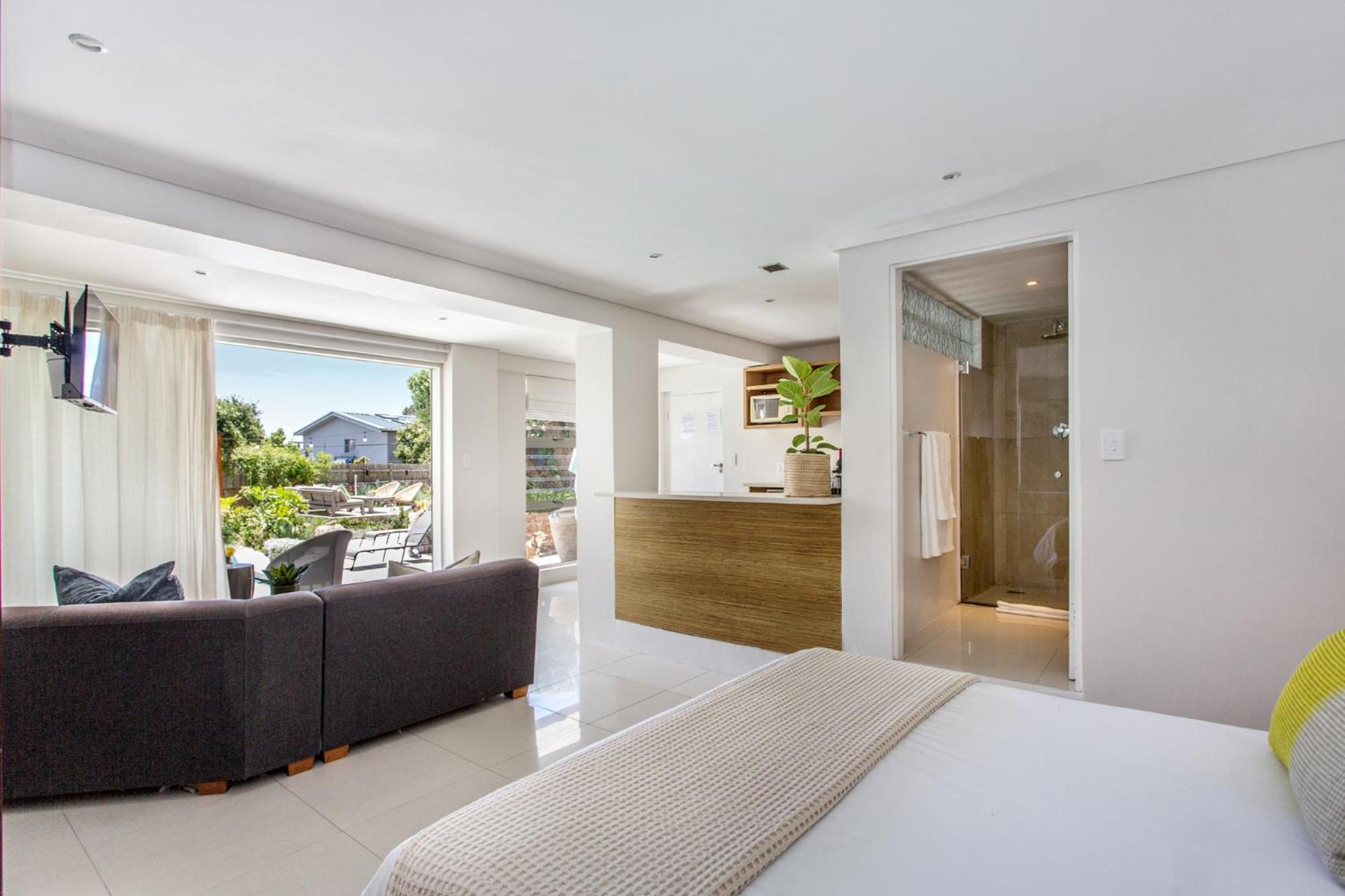 Deluxe Double or Twin Room with Pool View photo 1