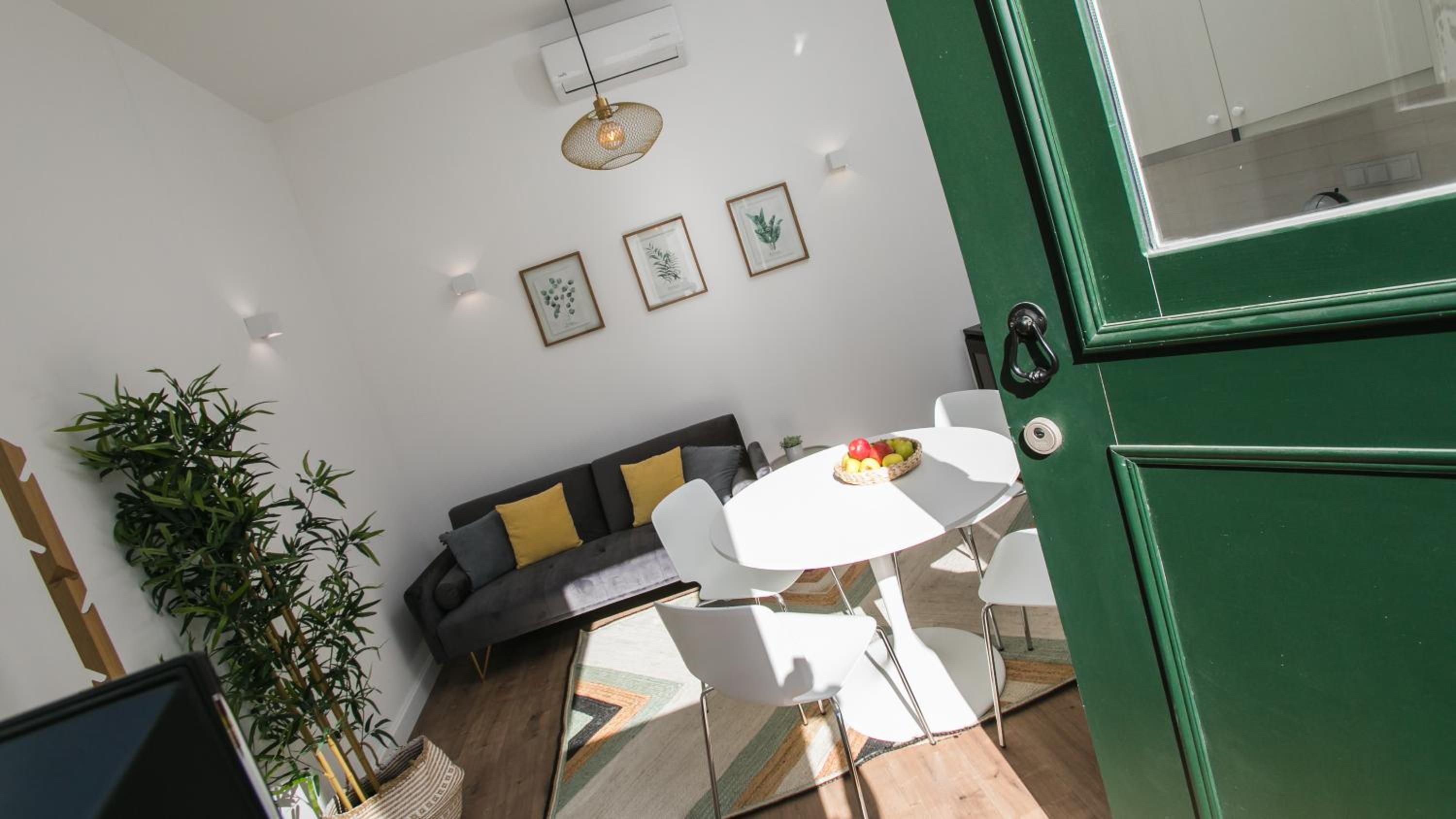 Apartment - Ground Floor - Photo 1