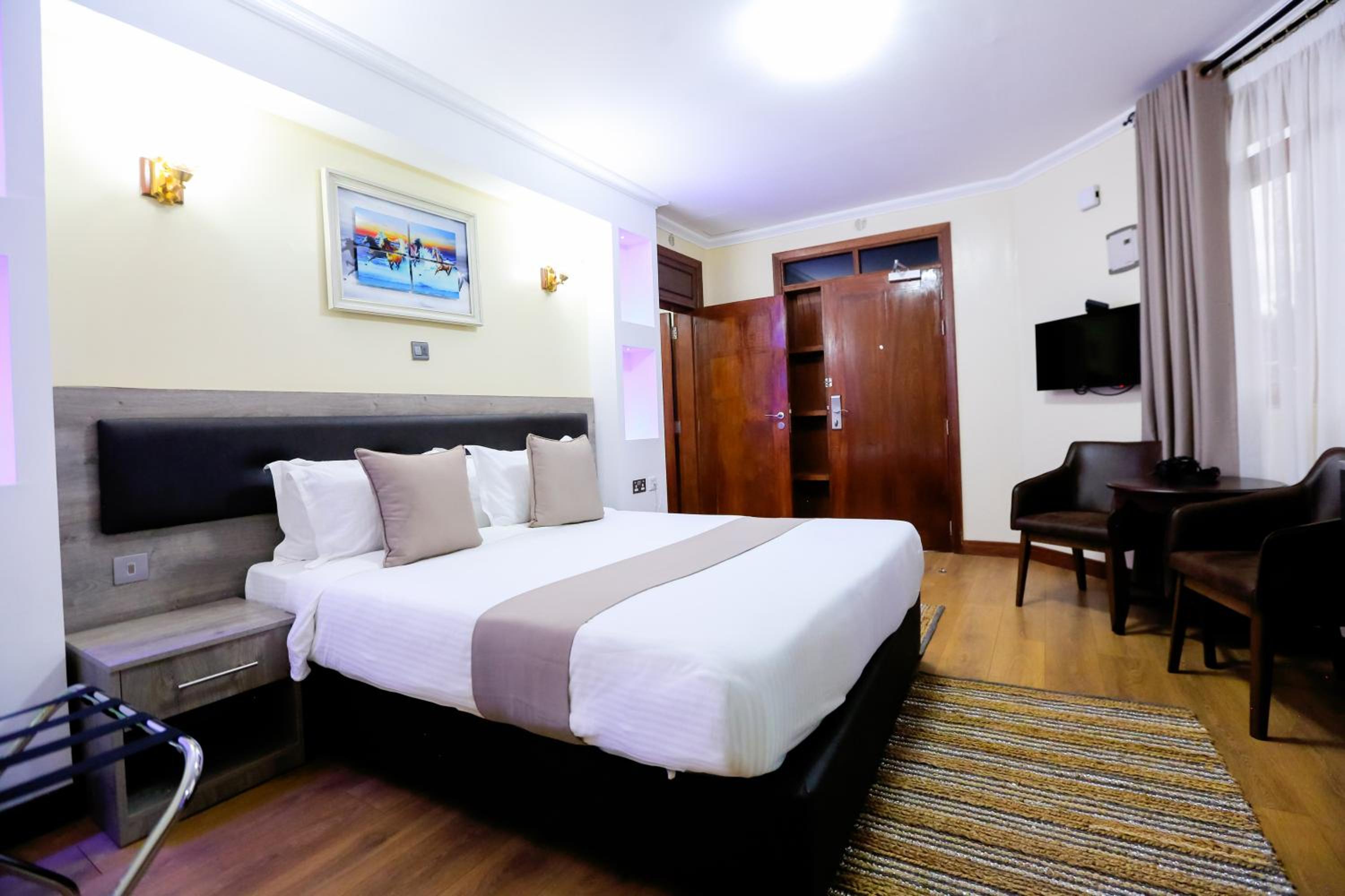Standard Double Room - Photo 15