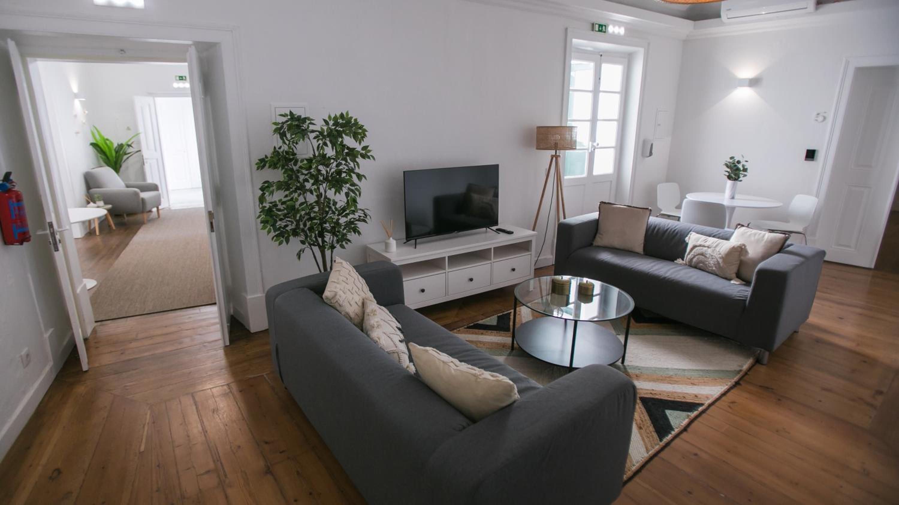 Two-Bedroom Apartment - Photo 5