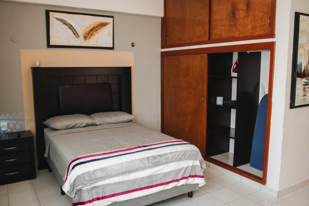 One-Bedroom Apartment photo 1