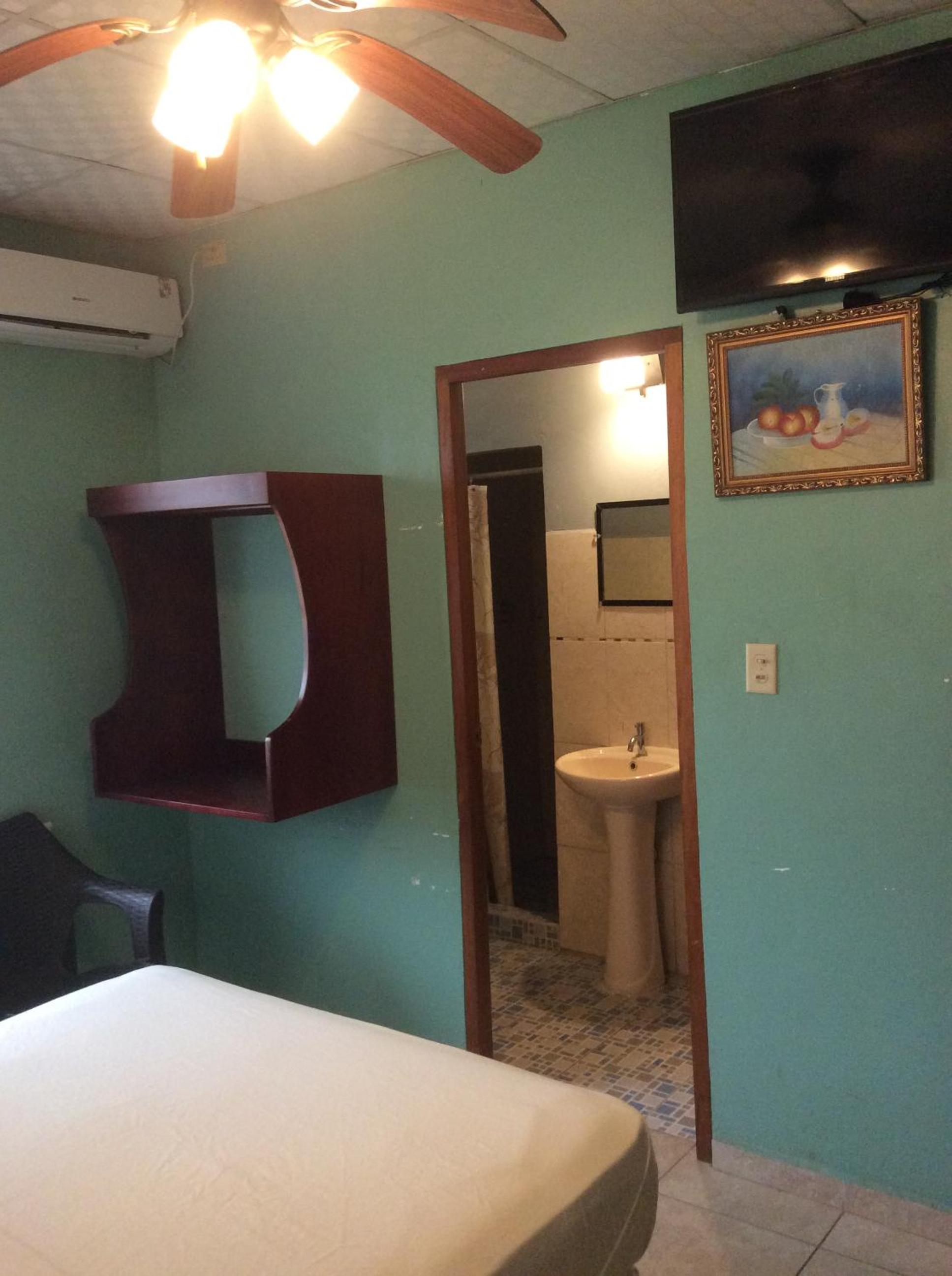 Standard Queen Room photo 3