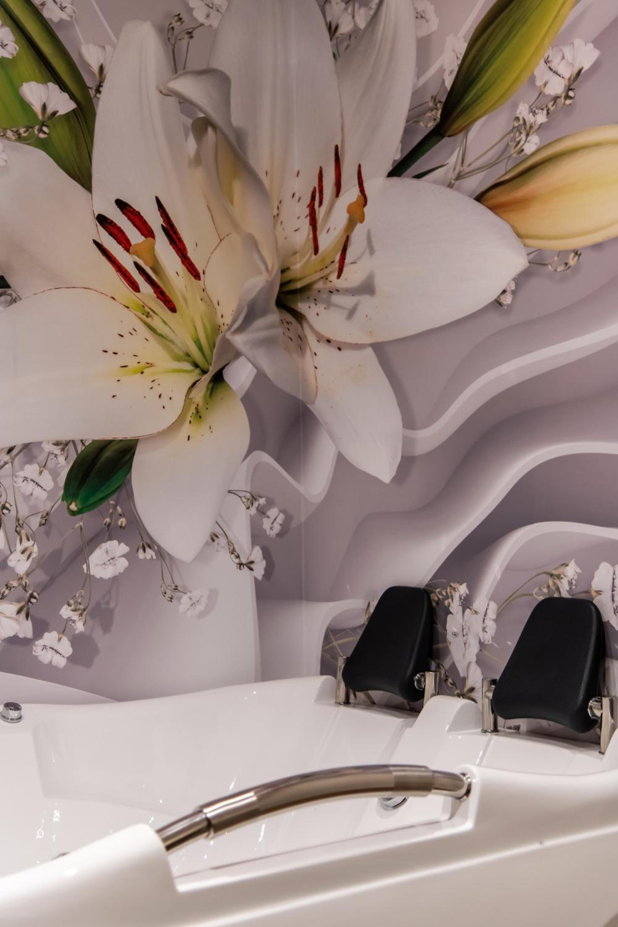 King Suite with Spa Bath - Photo 15