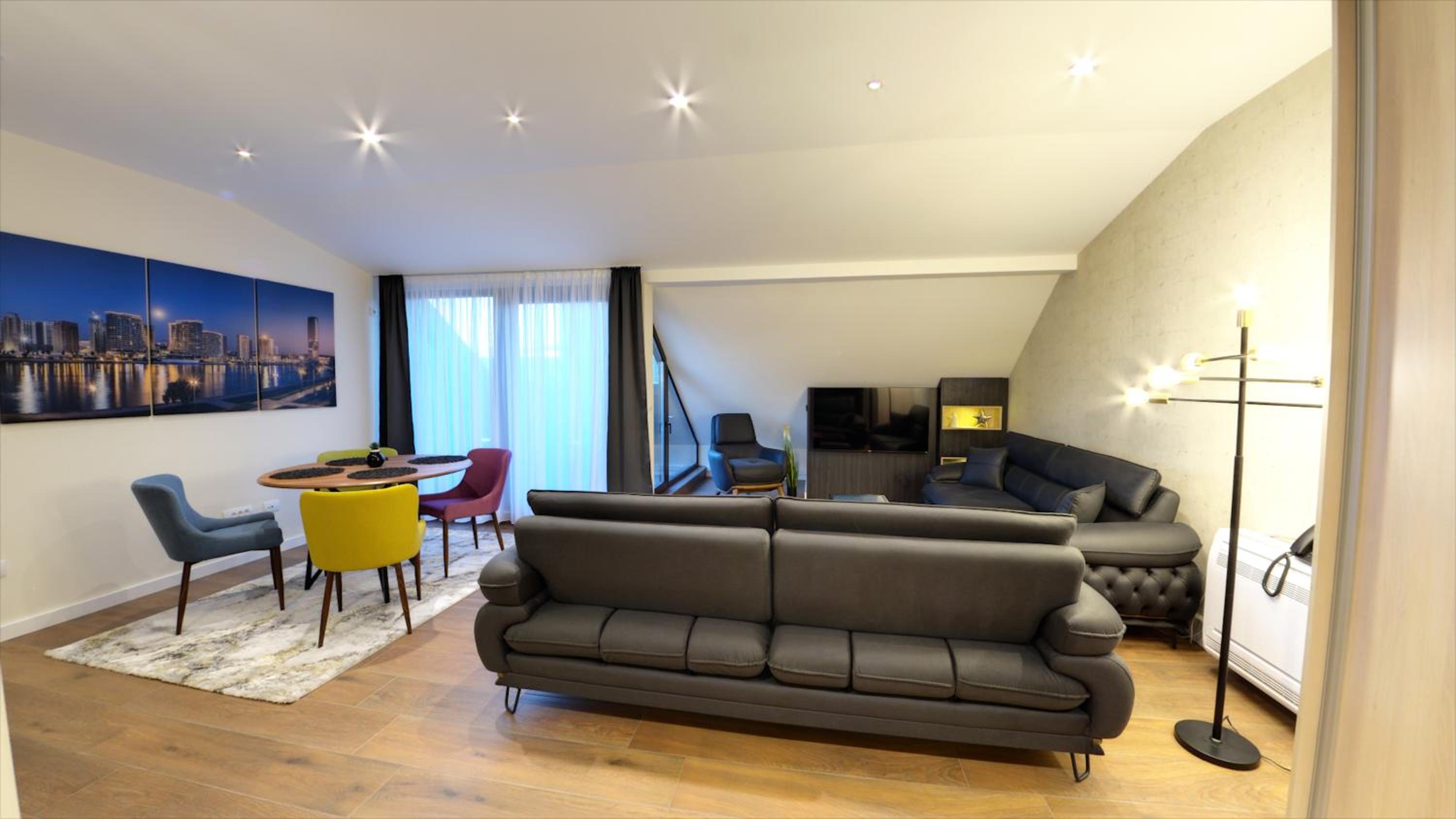 King Suite with Spa Bath - Photo 7