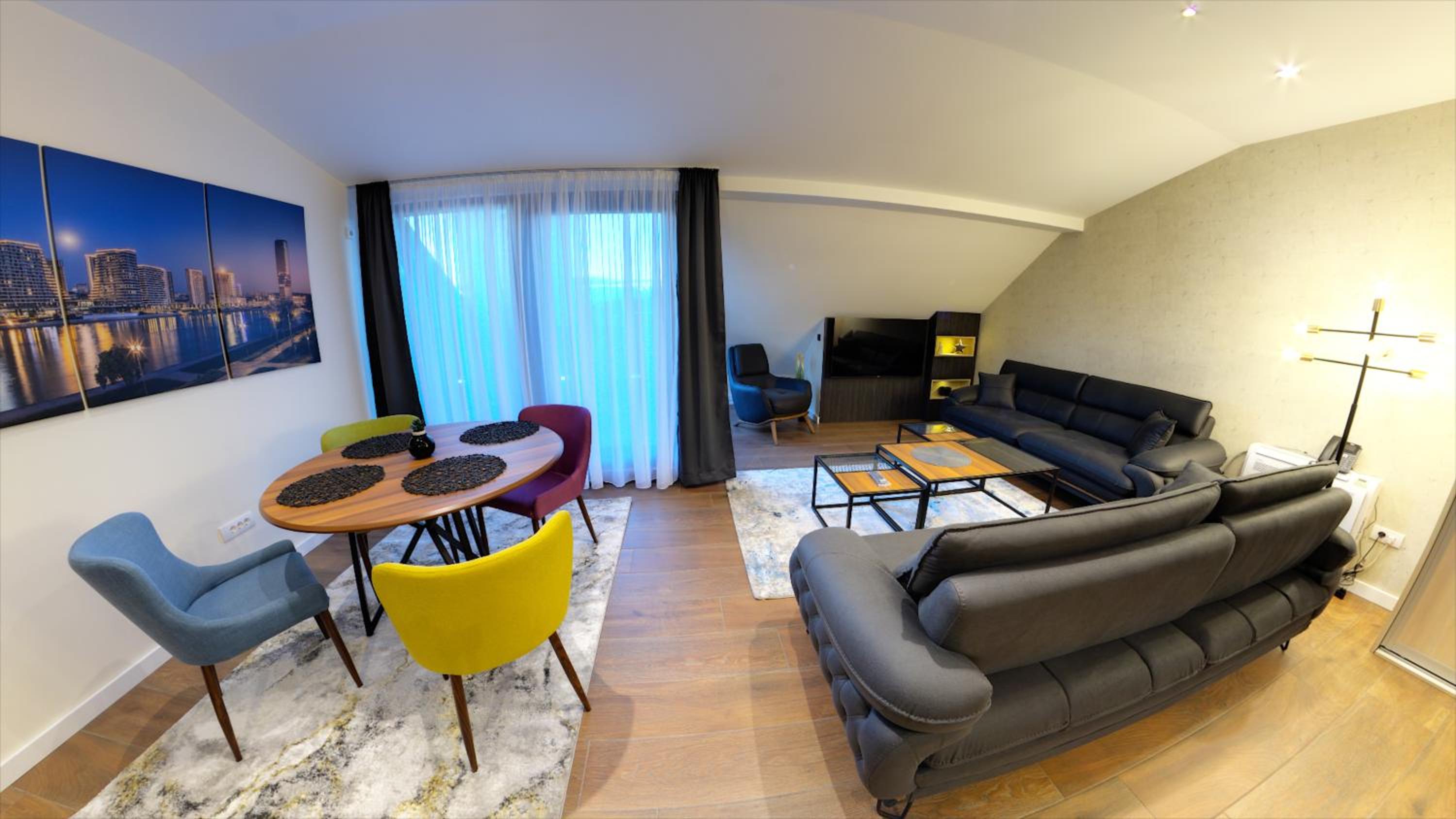 King Suite with Spa Bath - Photo 1
